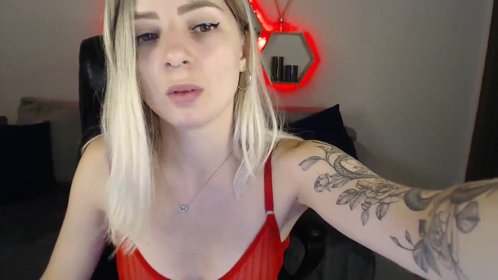 Gallery image thumbnail from NanaFox's myfreecams stream on, 08/10/2023, 10:17 image 5 of 20