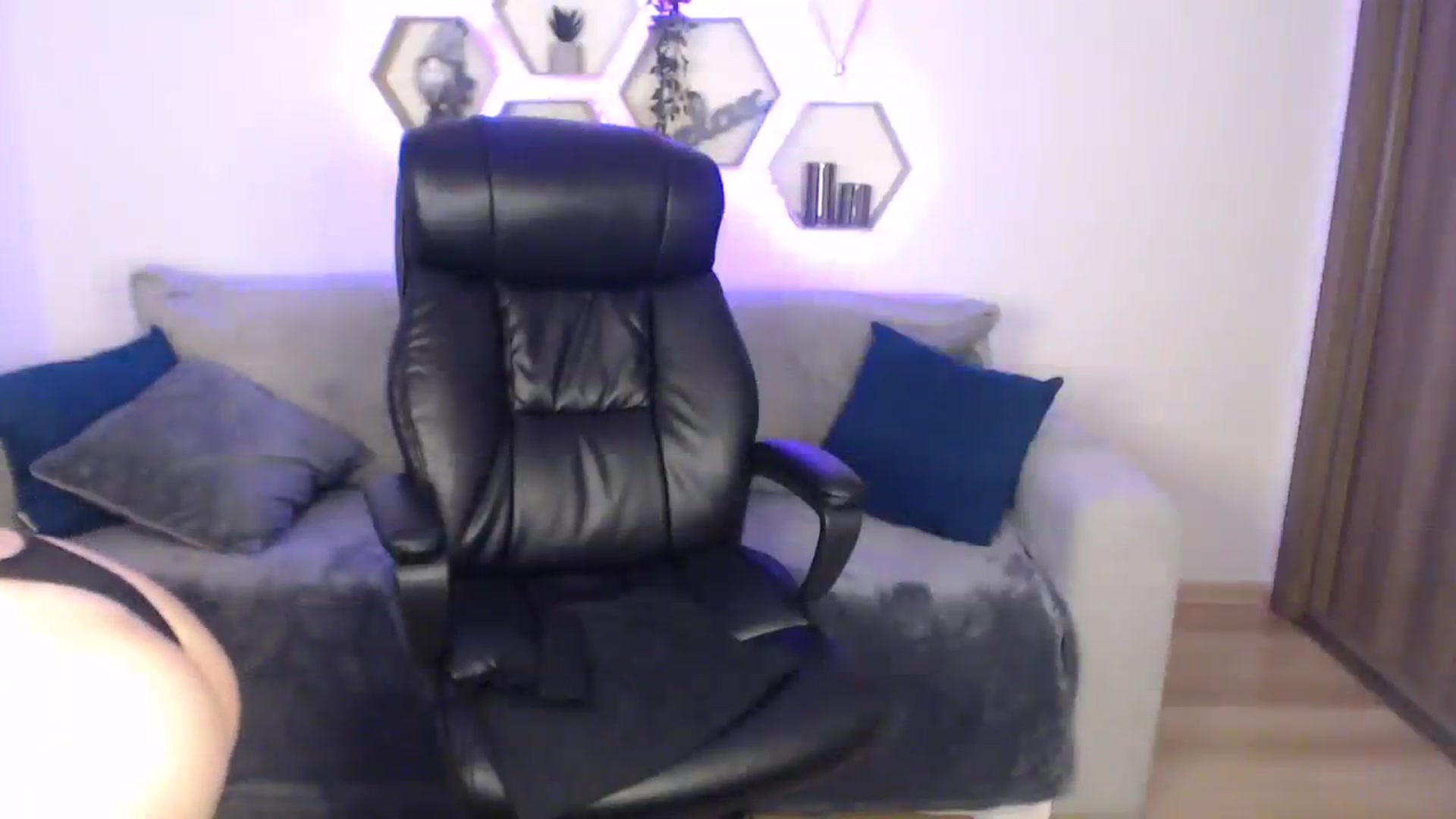 Gallery image thumbnail from NanaFox's myfreecams stream on, 08/16/2023, 08:33 image 13 of 20