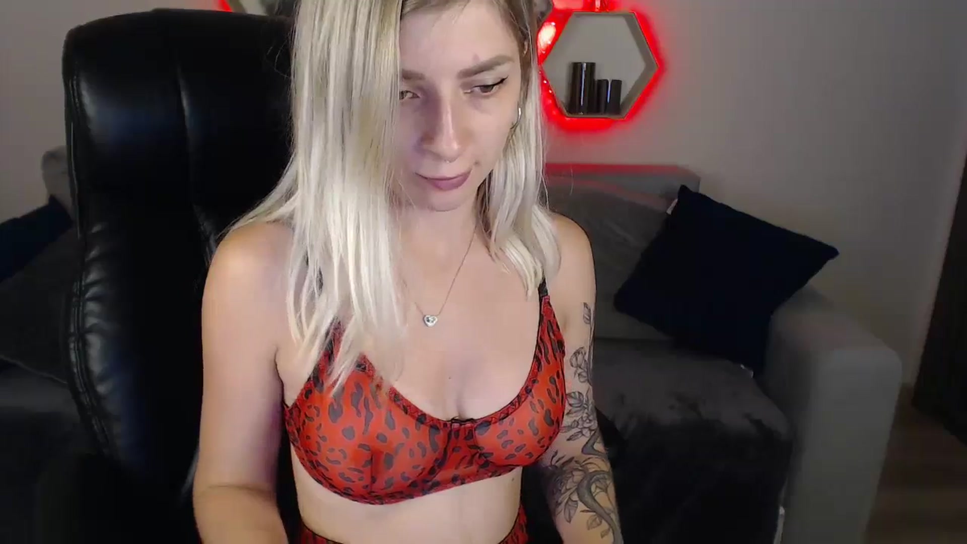 Gallery image thumbnail from NanaFox's myfreecams stream on, 08/16/2023, 13:17 image 15 of 20