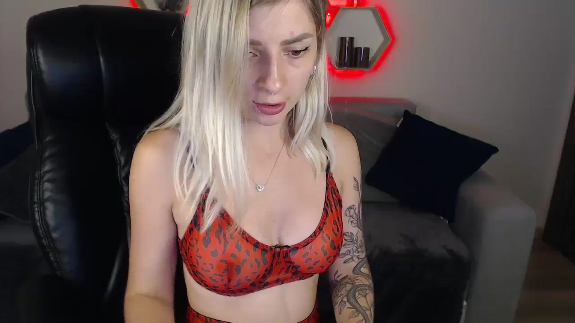 Gallery image thumbnail from NanaFox's myfreecams stream on, 08/16/2023, 13:17 image 14 of 20