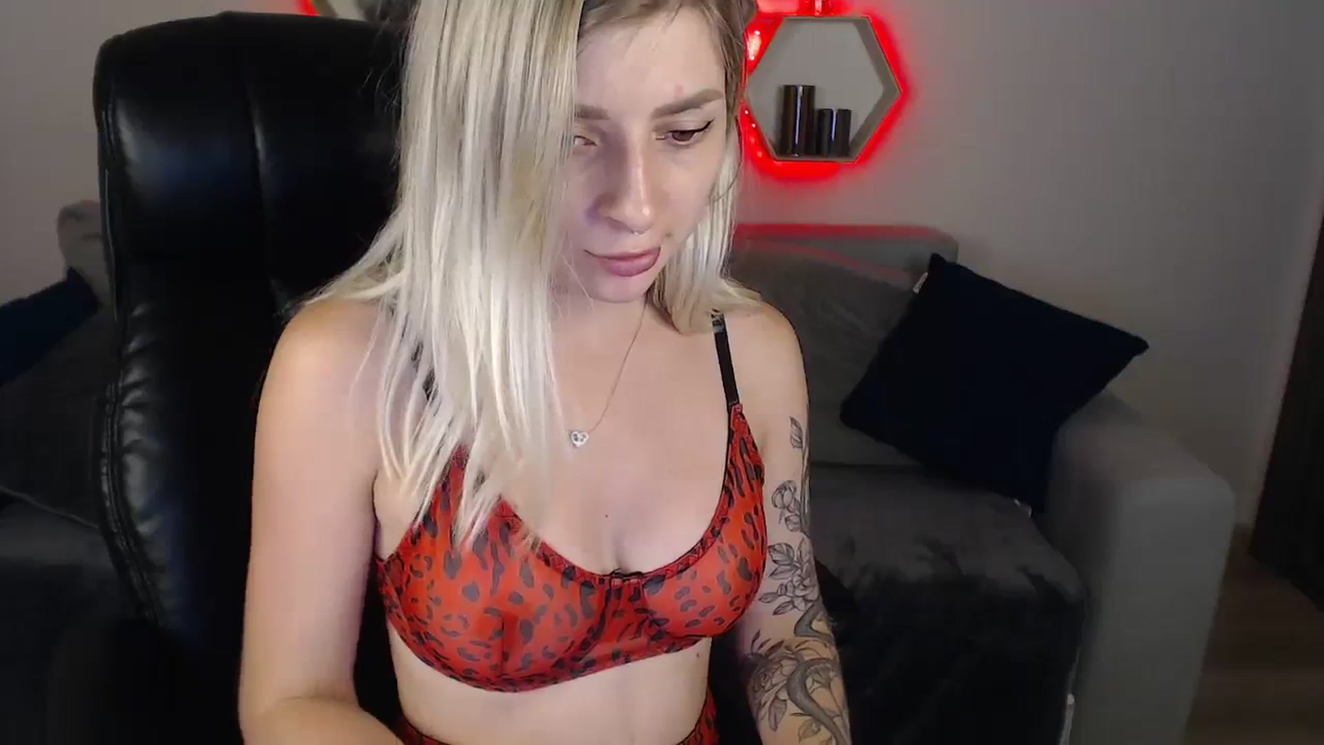 Gallery image thumbnail from NanaFox's myfreecams stream on, 08/16/2023, 13:17 image 16 of 20