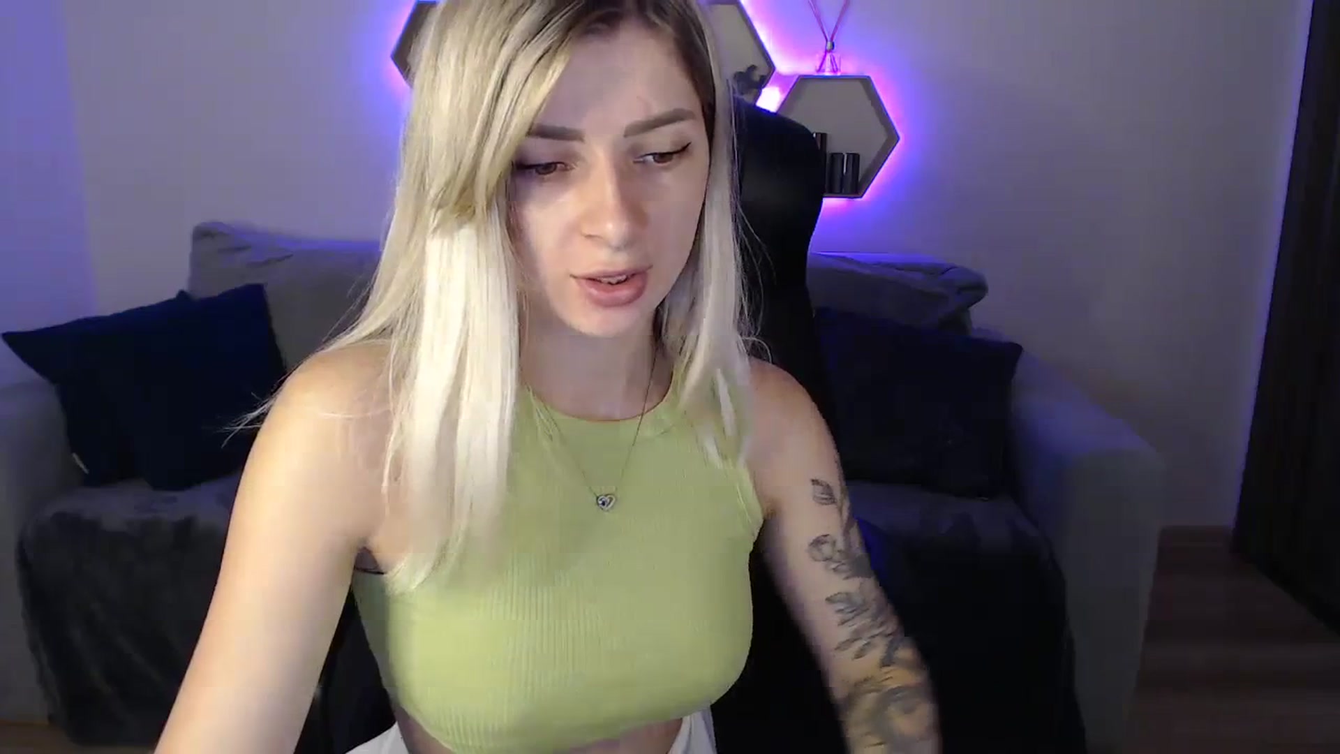 Gallery image thumbnail from NanaFox's myfreecams stream on, 08/22/2023, 08:43 image 17 of 20