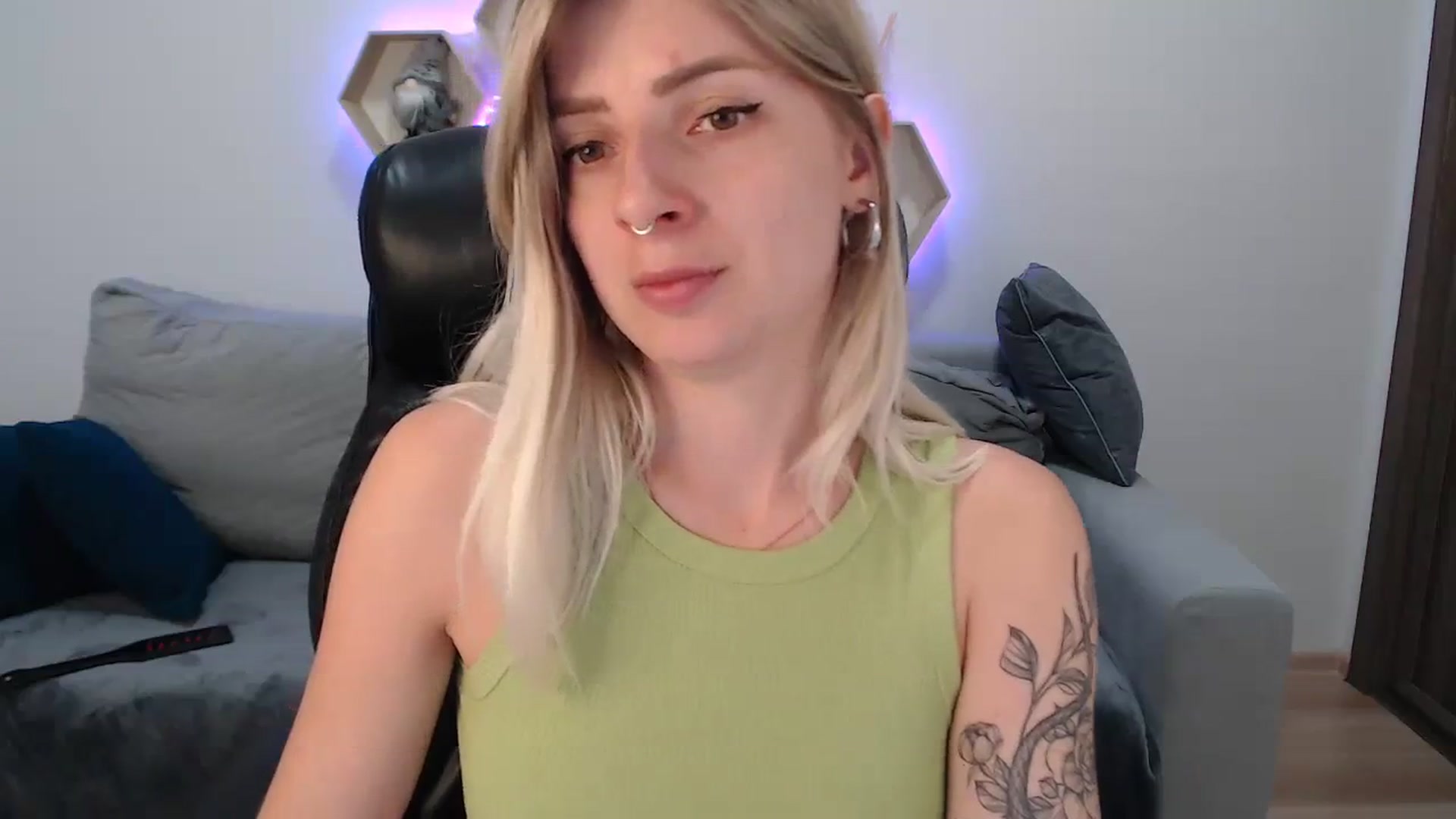 Gallery image thumbnail from NanaFox's myfreecams stream on, 08/22/2023, 14:00 image 20 of 20