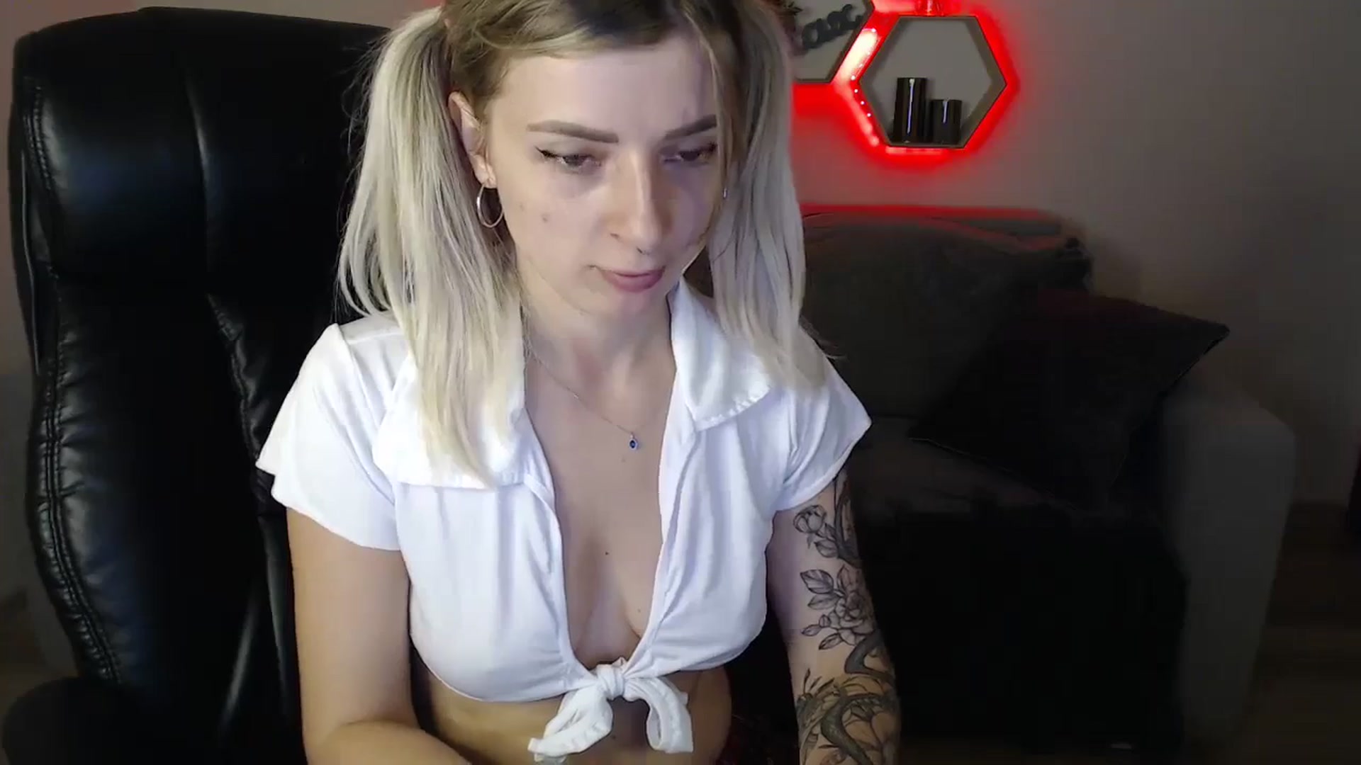 Gallery image thumbnail from NanaFox's myfreecams stream on, 09/01/2023, 09:49 image 16 of 20