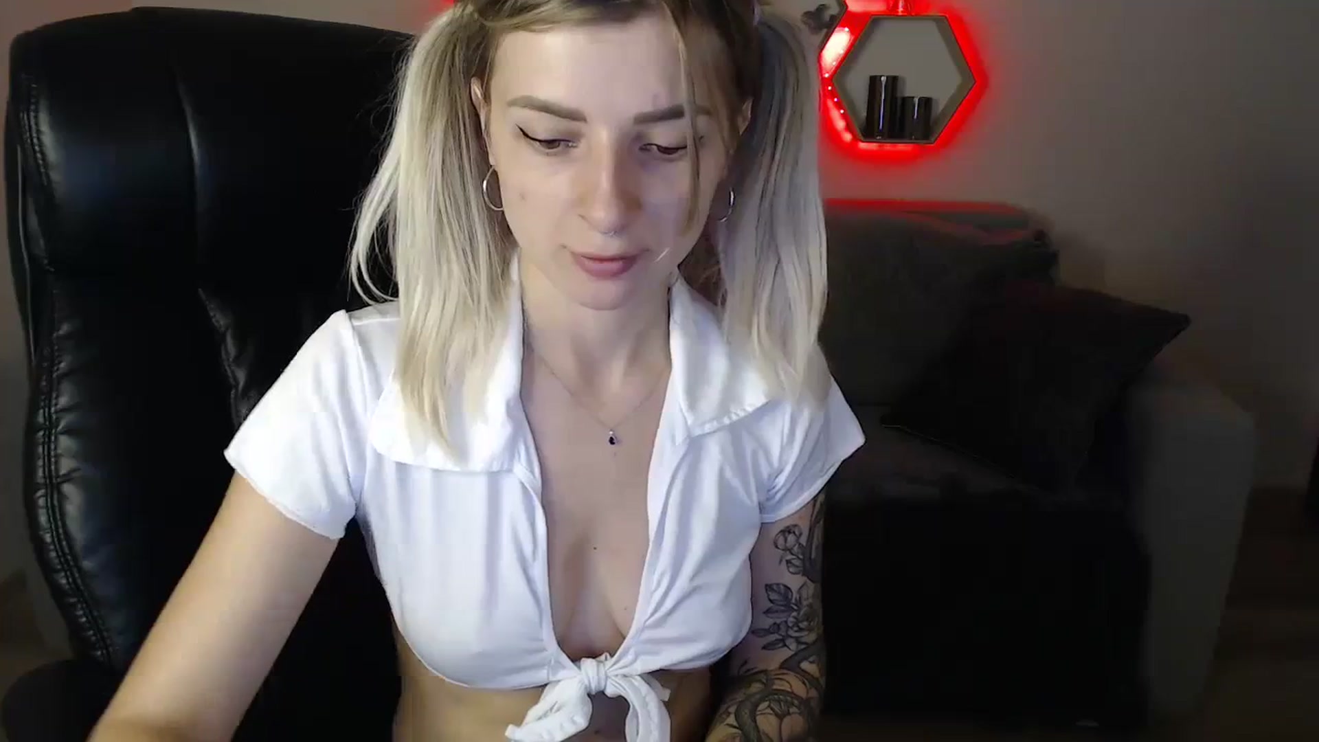 Gallery image thumbnail from NanaFox's myfreecams stream on, 09/01/2023, 09:49 image 17 of 20