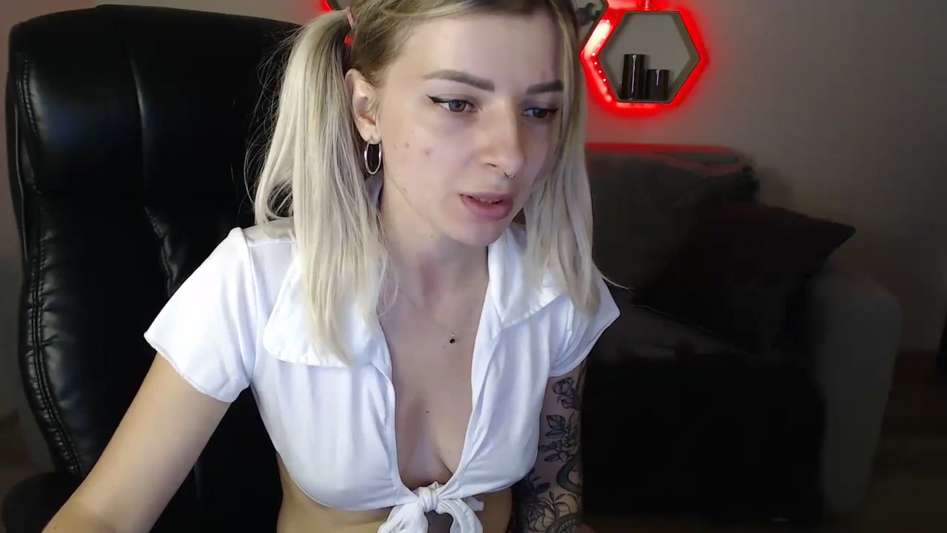 Gallery image thumbnail from NanaFox's myfreecams stream on, 09/01/2023, 09:49 image 15 of 20