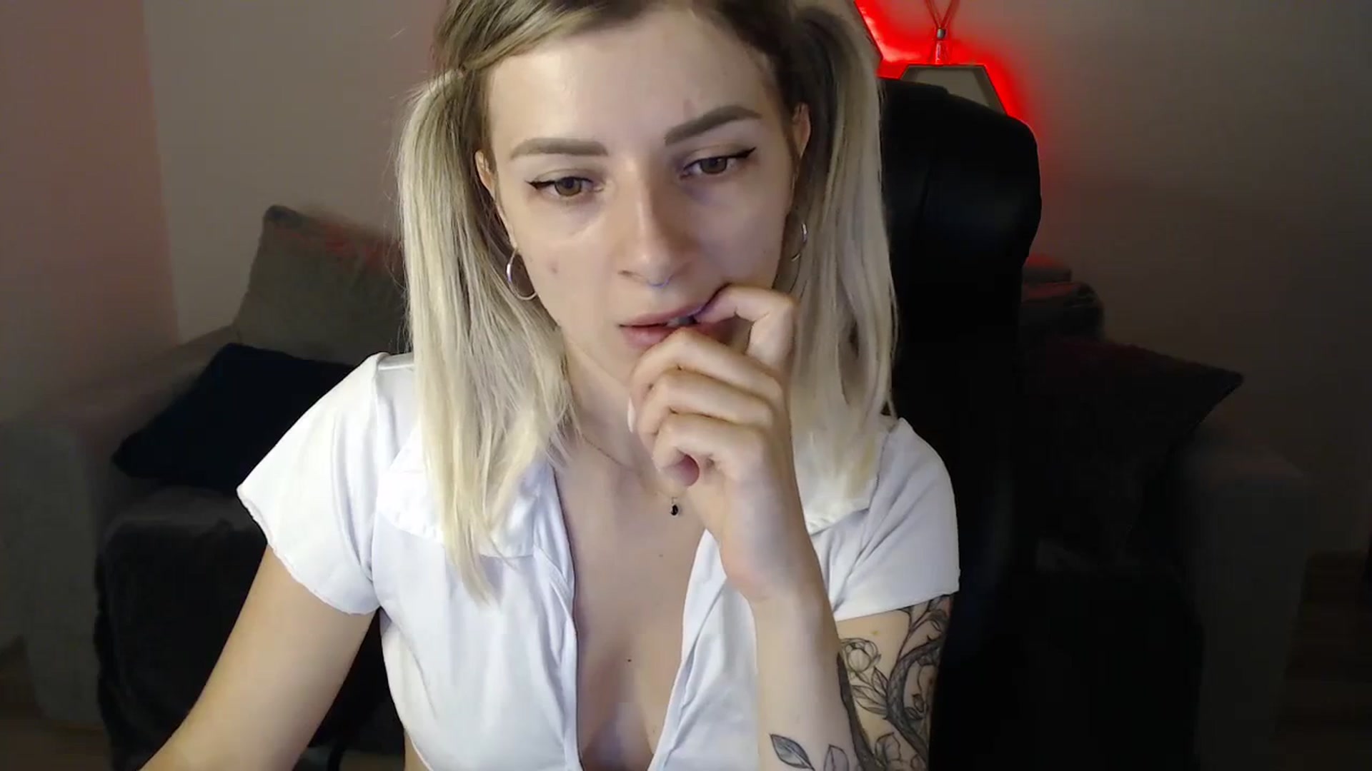 Gallery image thumbnail from NanaFox's myfreecams stream on, 09/01/2023, 09:49 image 2 of 20