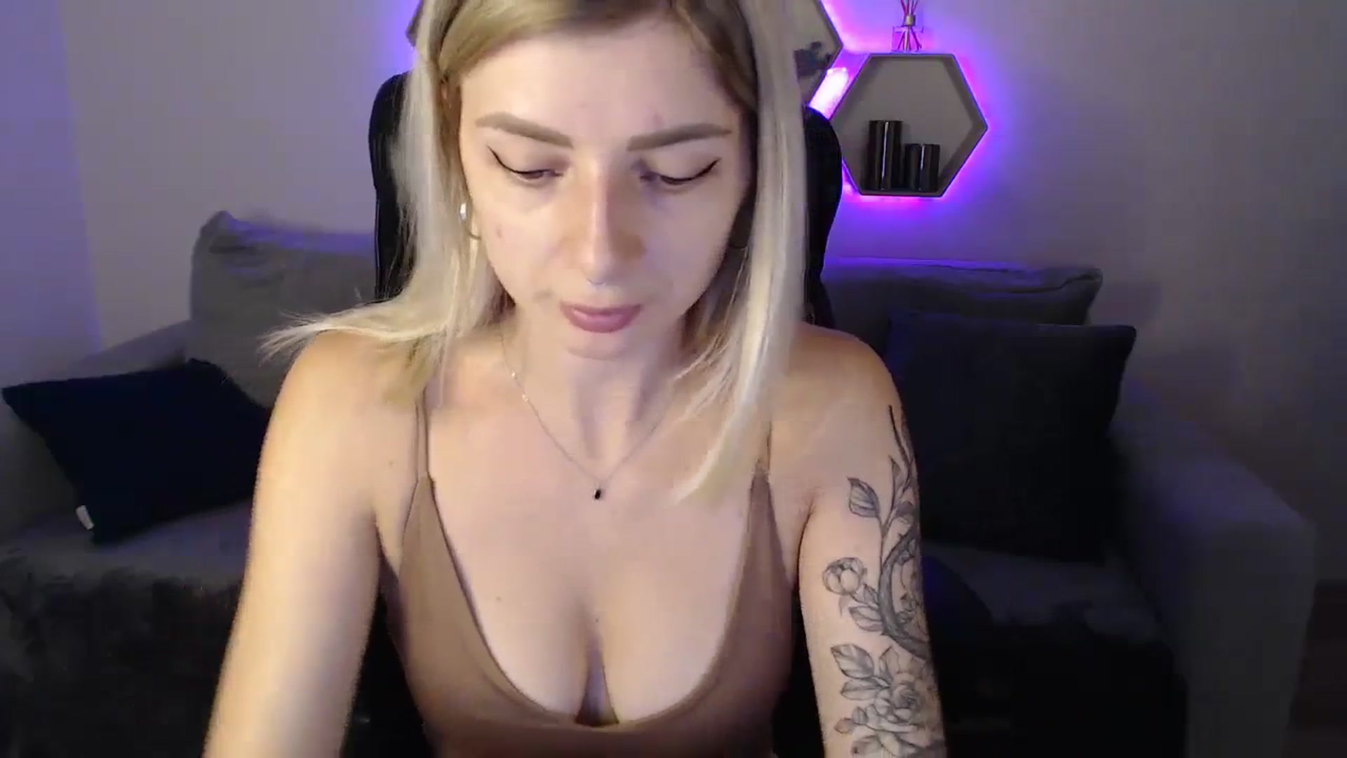 Gallery image thumbnail from NanaFox's myfreecams stream on, 09/02/2023, 09:56 image 19 of 20