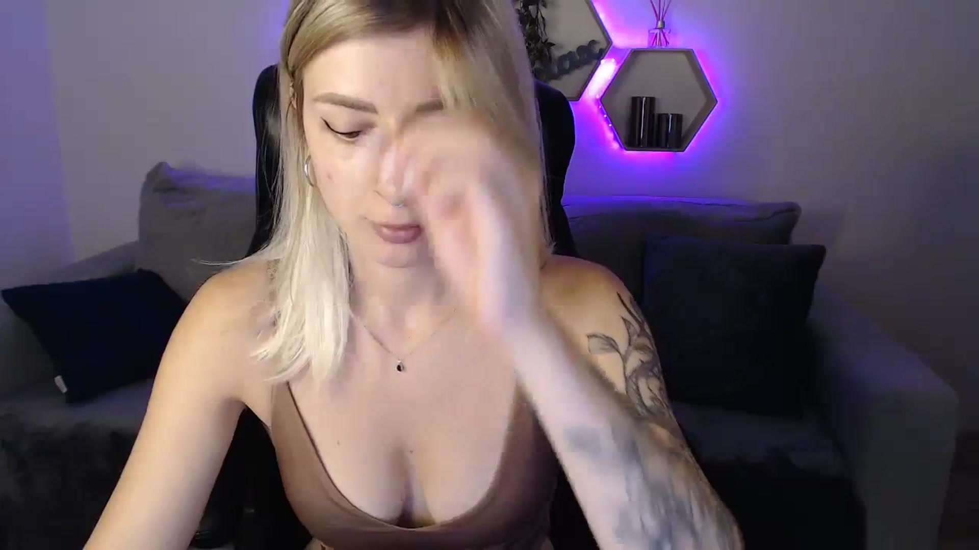 Gallery image thumbnail from NanaFox's myfreecams stream on, 09/02/2023, 09:56 image 18 of 20