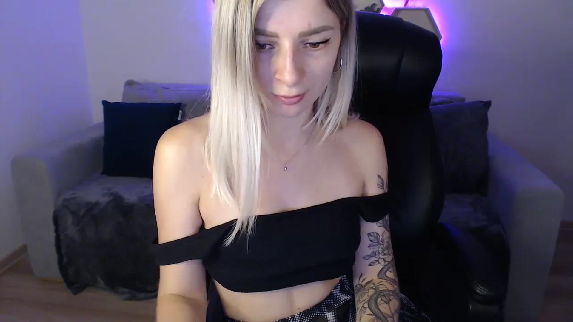 Gallery image thumbnail from NanaFox's myfreecams stream on, 09/03/2023, 10:07 image 17 of 20