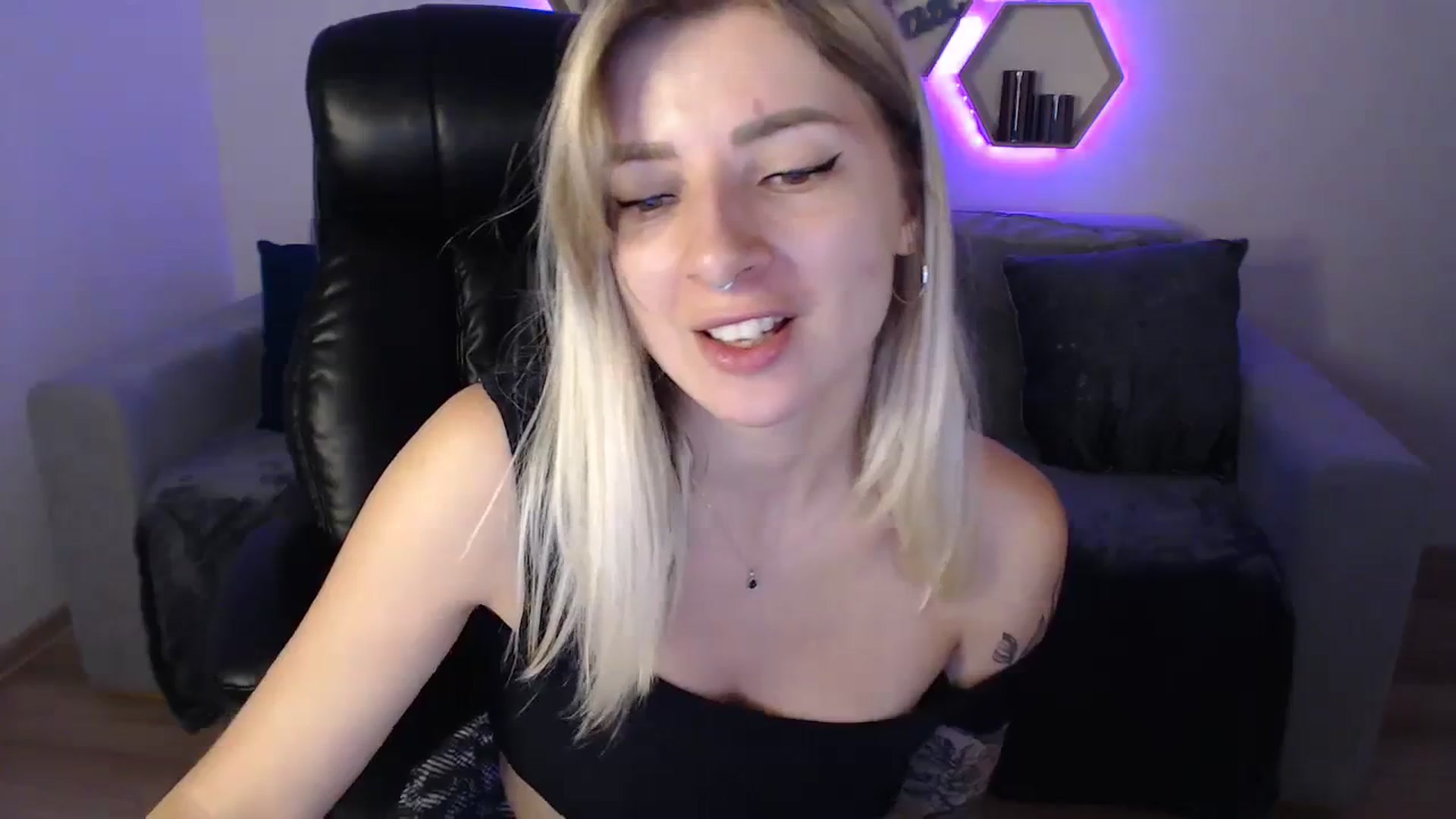 Gallery image thumbnail from NanaFox's myfreecams stream on, 09/03/2023, 10:07 image 5 of 20