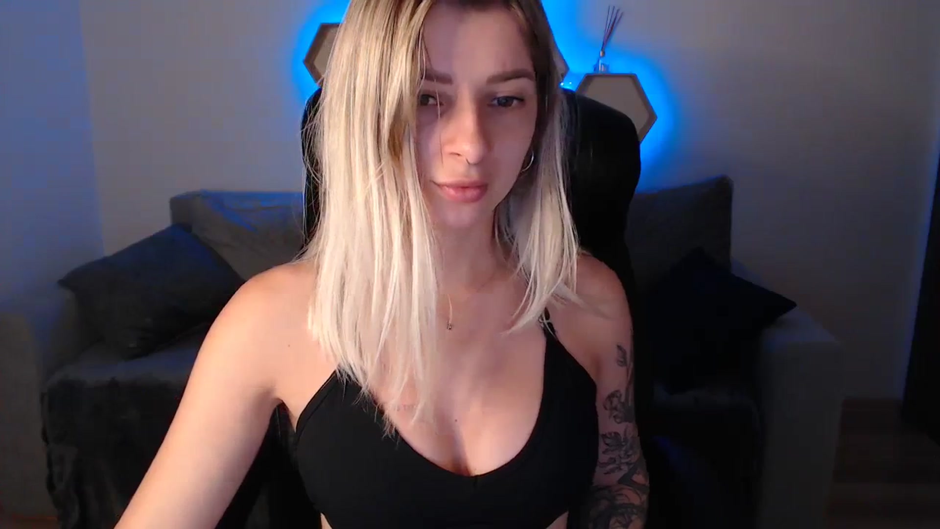 Gallery image thumbnail from NanaFox's myfreecams stream on, 09/05/2023, 09:39 image 20 of 20