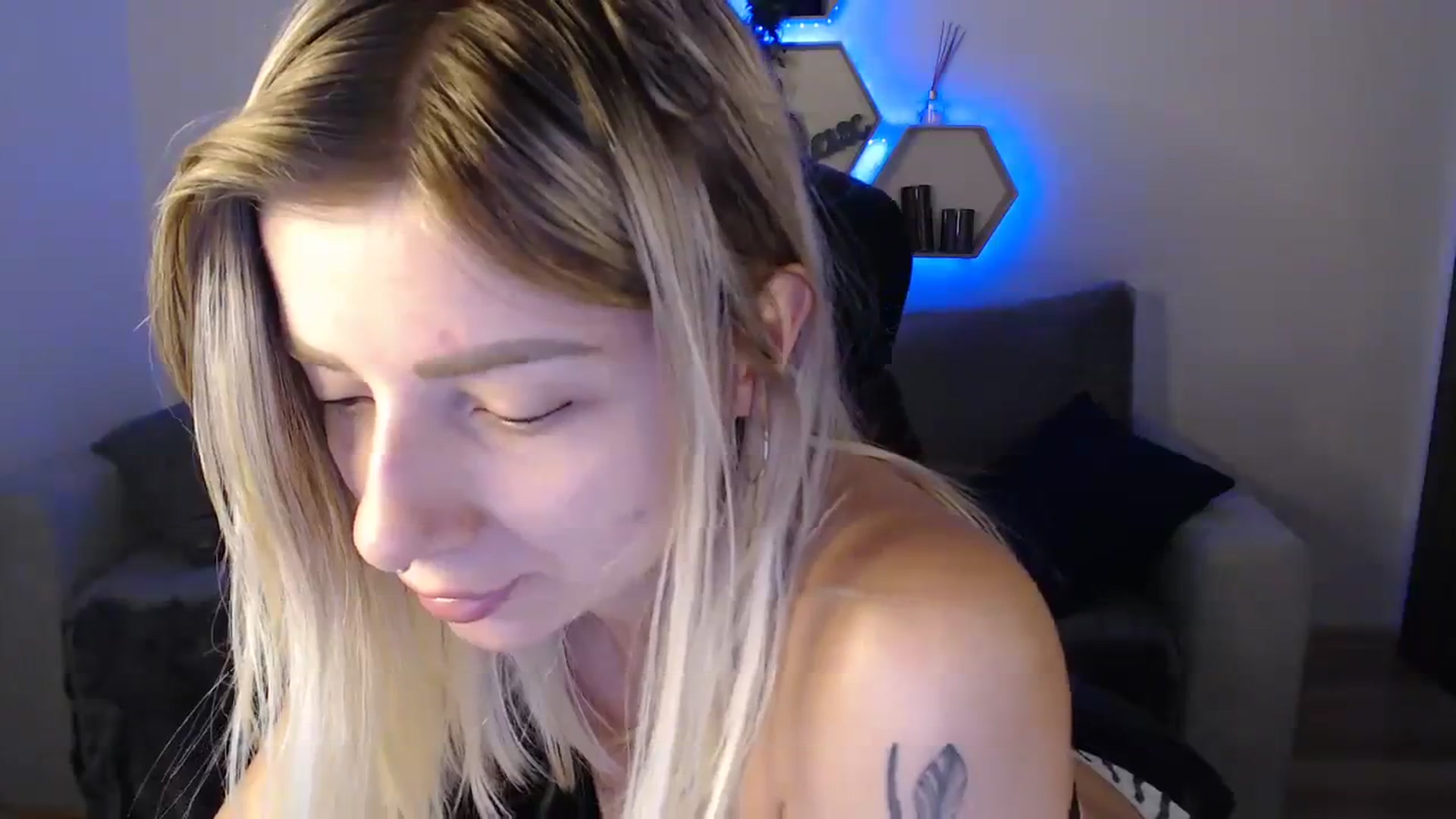 Gallery image thumbnail from NanaFox's myfreecams stream on, 09/05/2023, 09:39 image 8 of 20