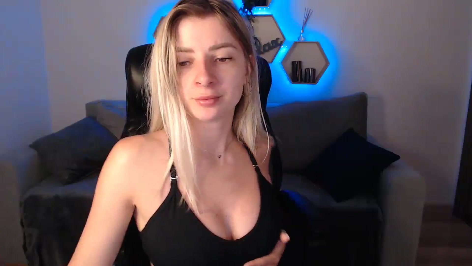Gallery image thumbnail from NanaFox's myfreecams stream on, 09/05/2023, 09:39 image 12 of 20