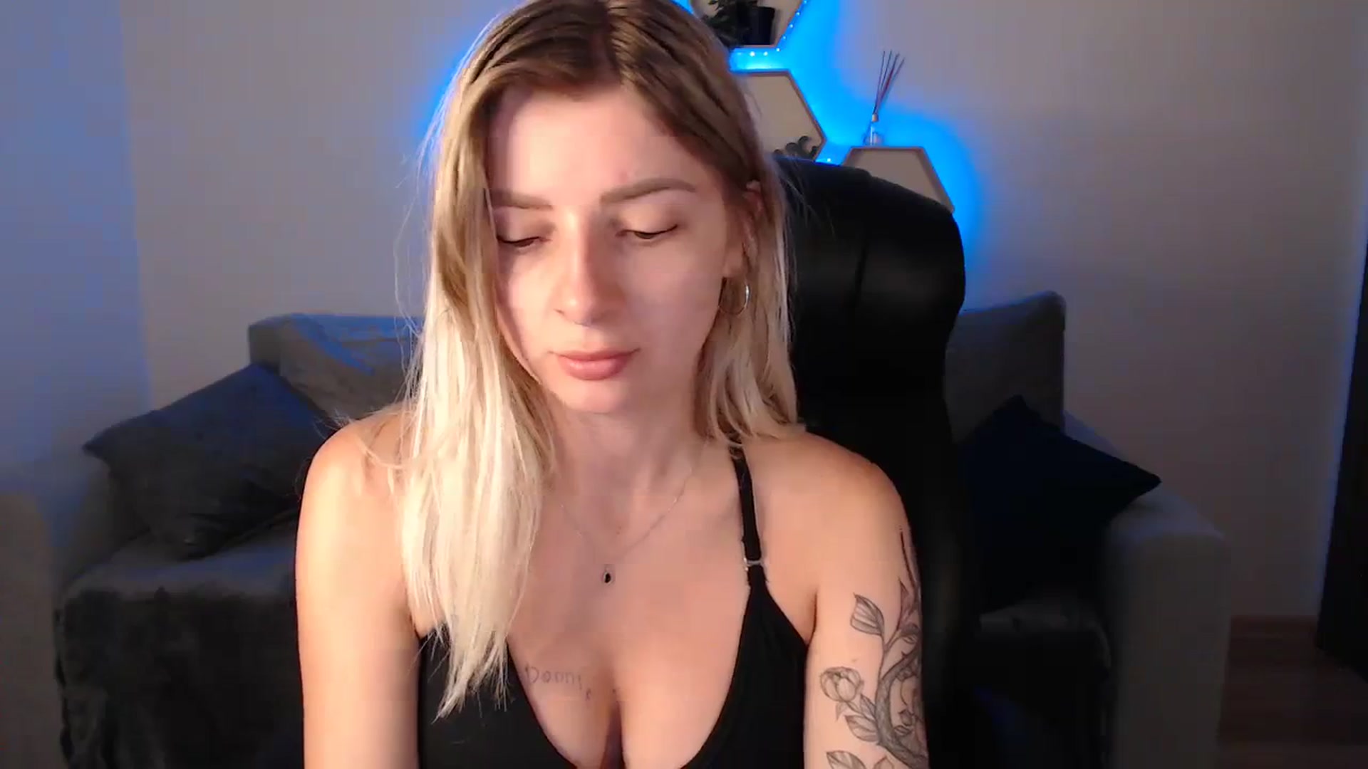 Gallery image thumbnail from NanaFox's myfreecams stream on, 09/05/2023, 09:39 image 19 of 20