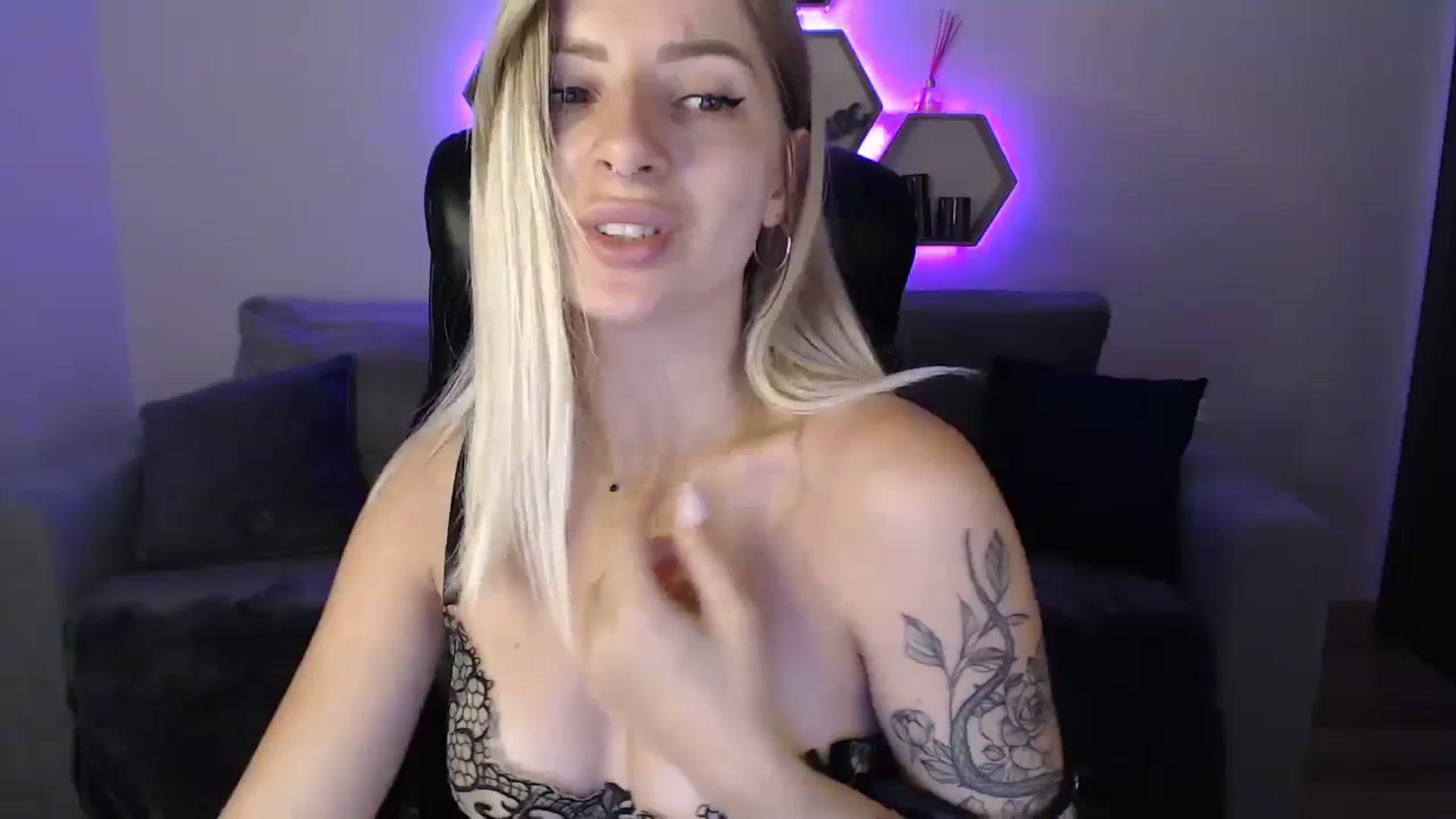 Gallery image thumbnail from NanaFox's myfreecams stream on, 09/07/2023, 09:43 image 3 of 20