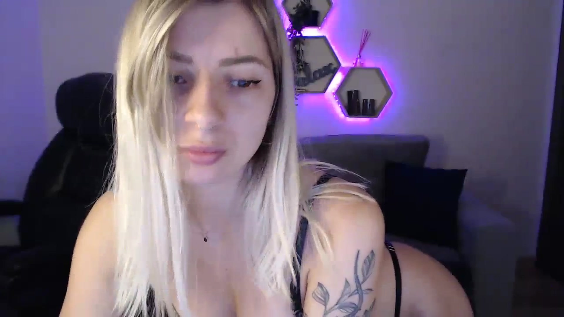 Gallery image thumbnail from NanaFox's myfreecams stream on, 09/07/2023, 09:43 image 14 of 20