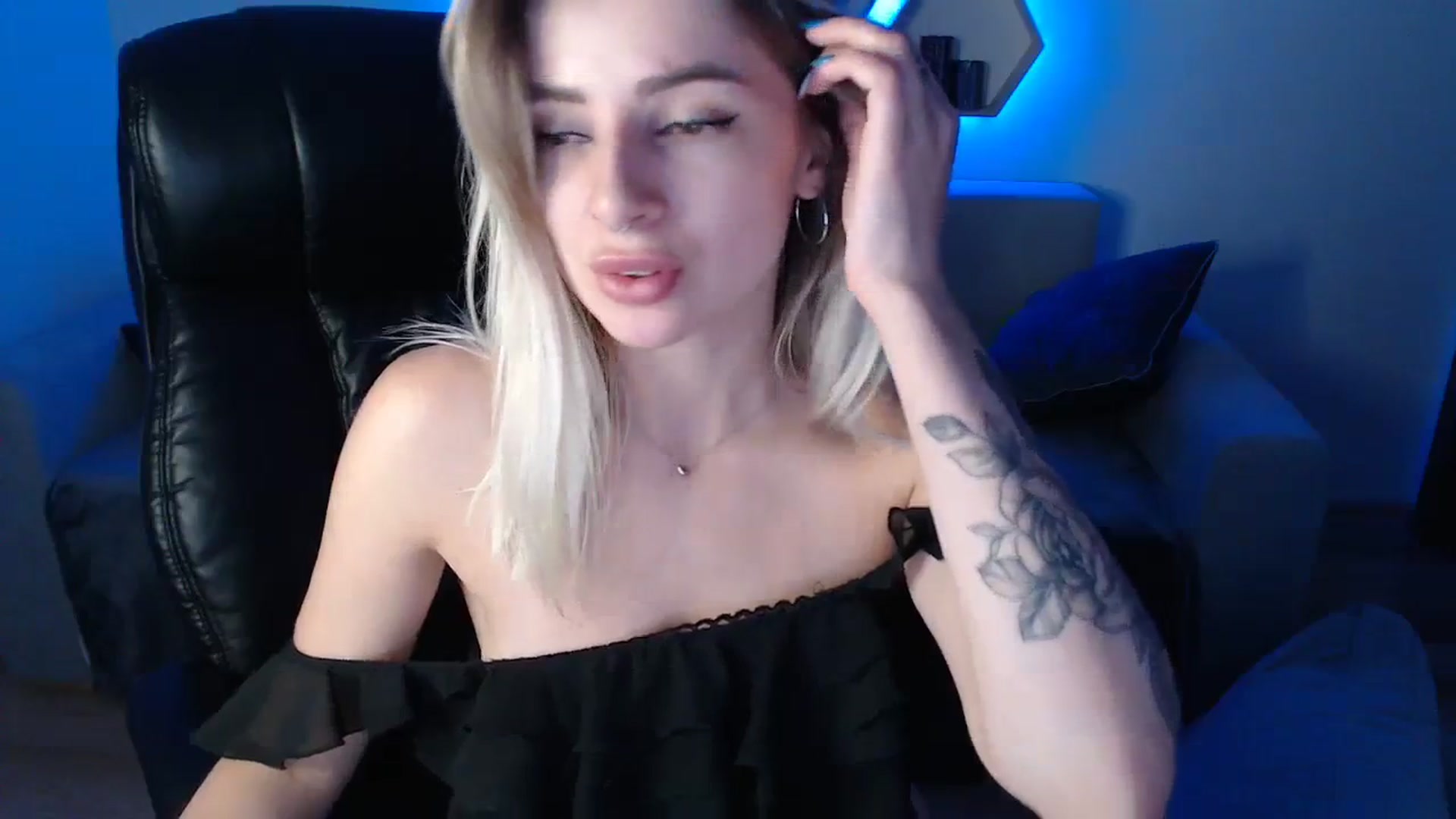 Gallery image thumbnail from NanaFox's myfreecams stream on, 09/22/2023, 13:35 image 16 of 20