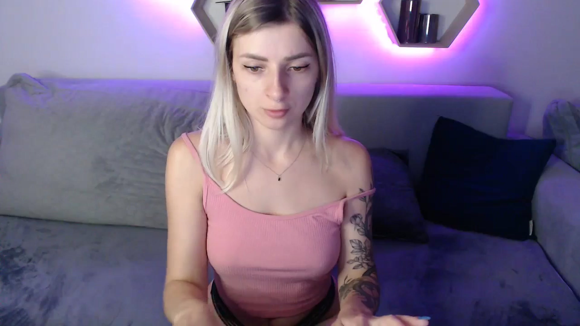 Gallery image thumbnail from NanaFox's myfreecams stream on, 09/24/2023, 13:38 image 11 of 20