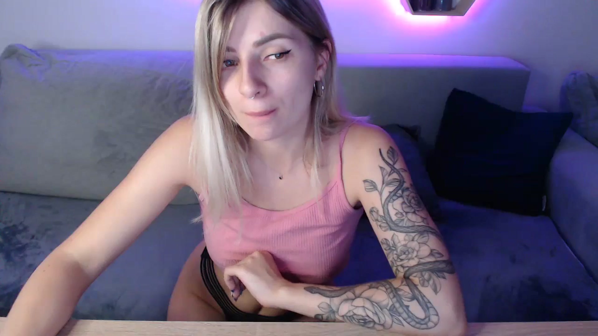 Gallery image thumbnail from NanaFox's myfreecams stream on, 09/24/2023, 13:38 image 19 of 20