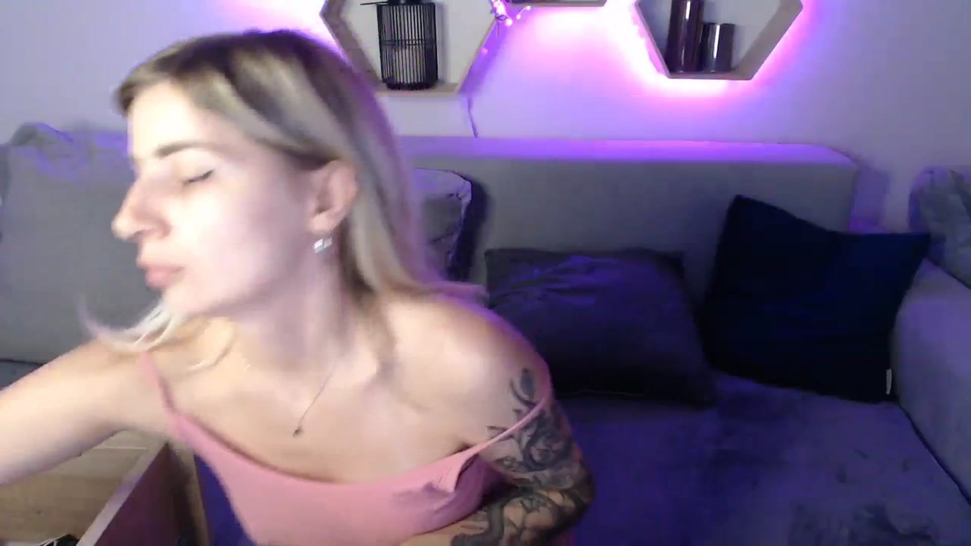 Gallery image thumbnail from NanaFox's myfreecams stream on, 09/24/2023, 13:38 image 9 of 20