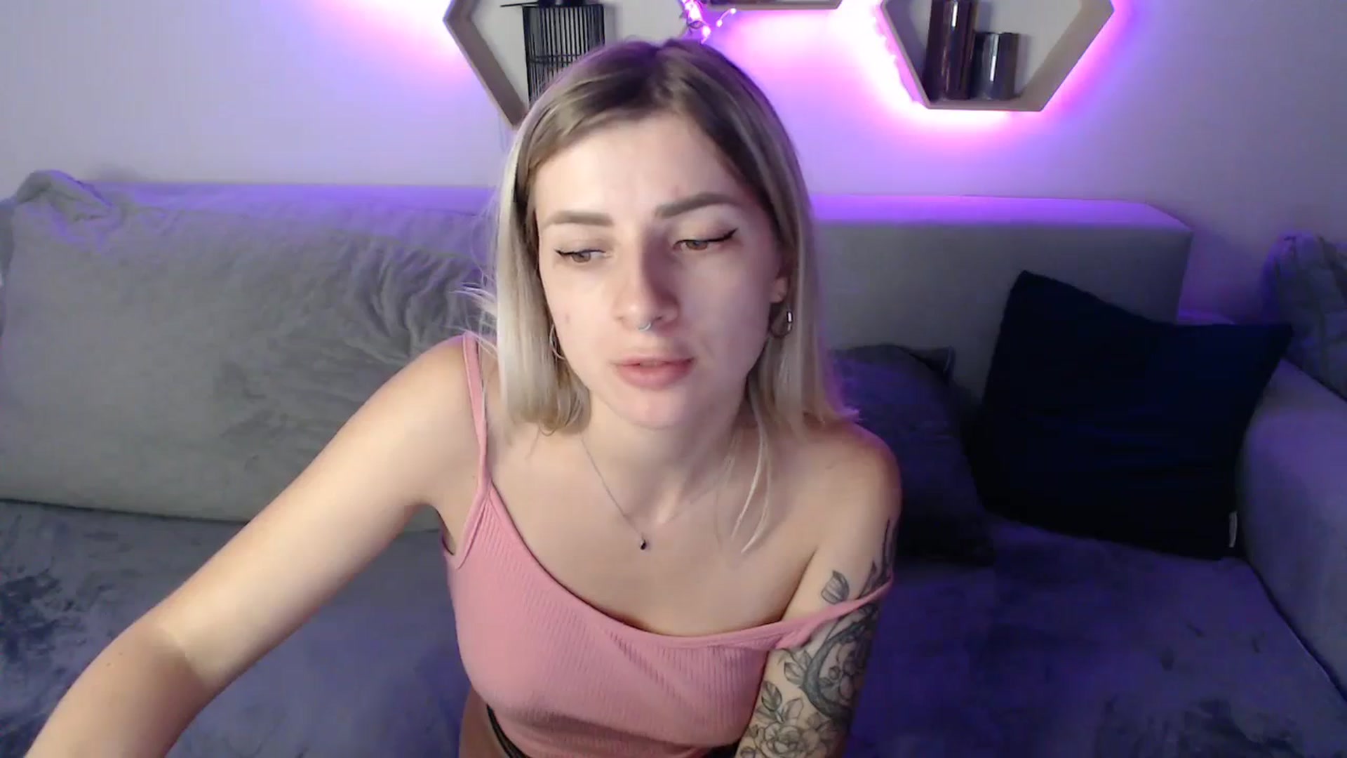 Gallery image thumbnail from NanaFox's myfreecams stream on, 09/24/2023, 13:38 image 10 of 20