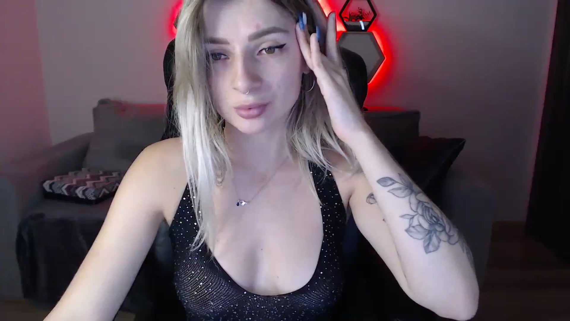 Gallery image thumbnail from NanaFox's myfreecams stream on, 10/12/2023, 11:43 image 14 of 20