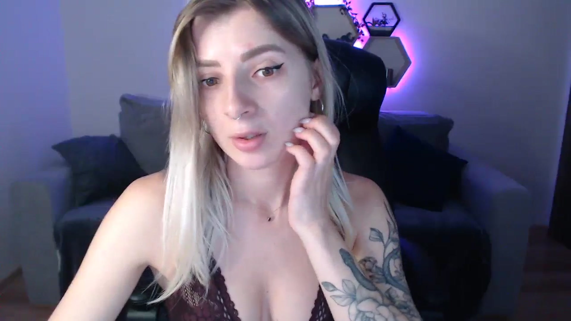 Gallery image thumbnail from NanaFox's myfreecams stream on, 10/25/2023, 09:12 image 8 of 20
