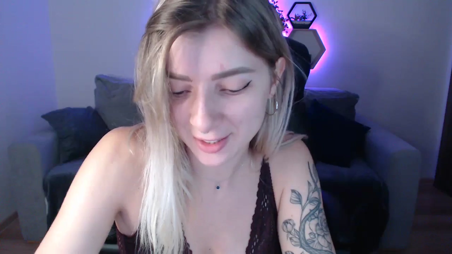 Gallery image thumbnail from NanaFox's myfreecams stream on, 10/25/2023, 09:12 image 6 of 20