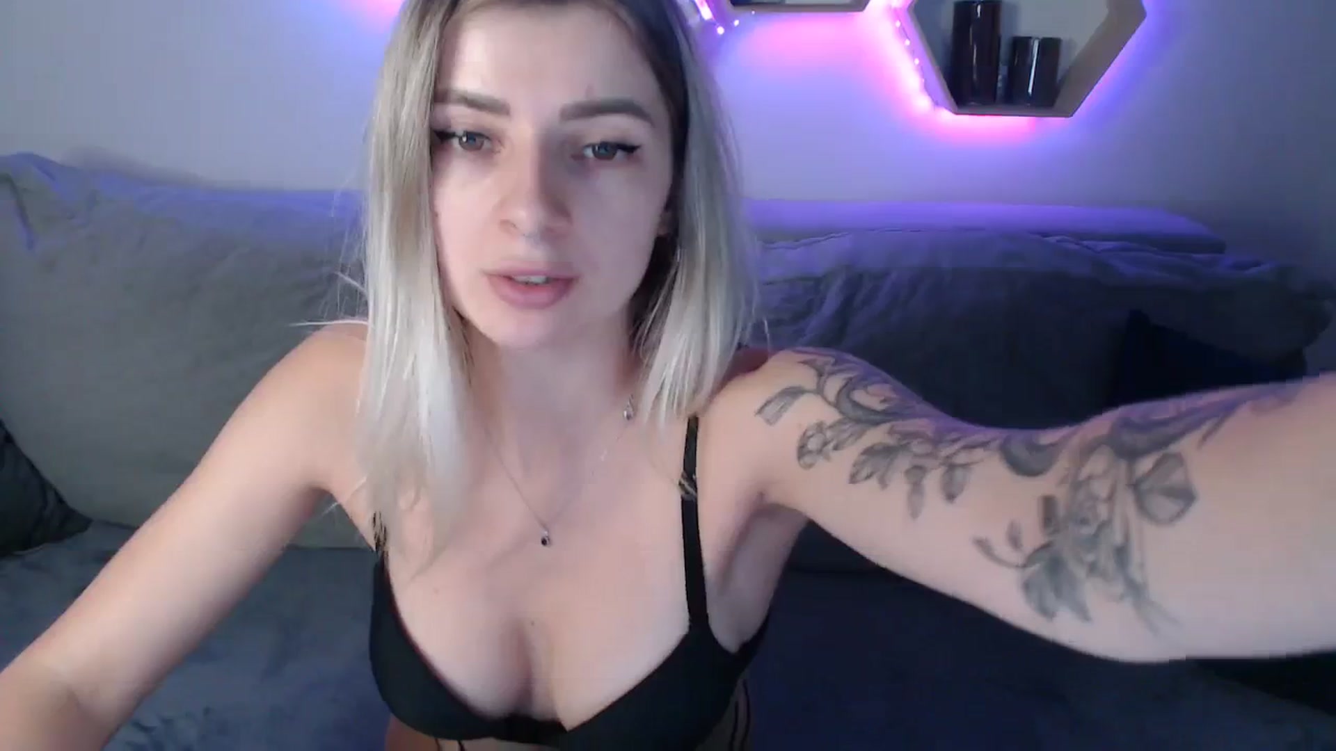 Gallery image thumbnail from NanaFox's myfreecams stream on, 10/26/2023, 11:32 image 20 of 20