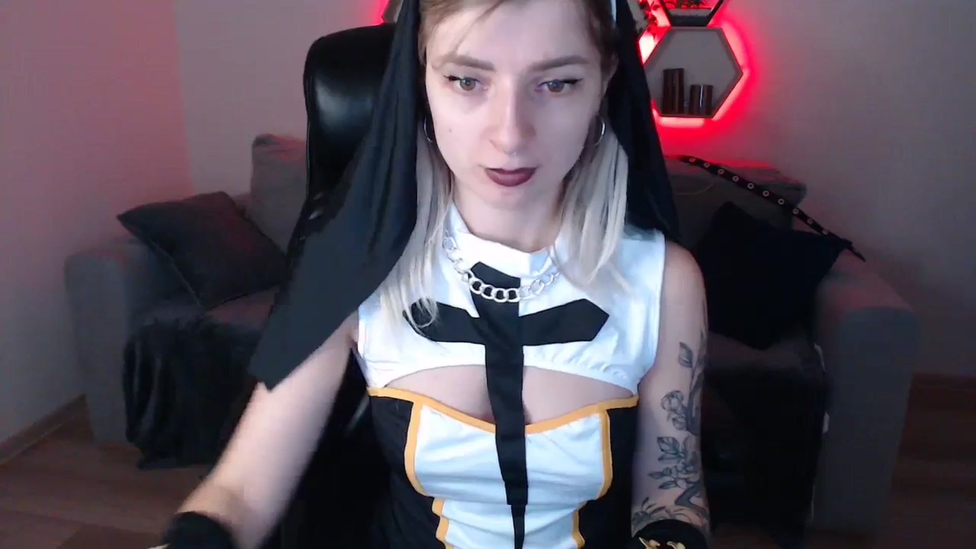 Gallery image thumbnail from NanaFox's myfreecams stream on, 10/31/2023, 10:27 image 16 of 20