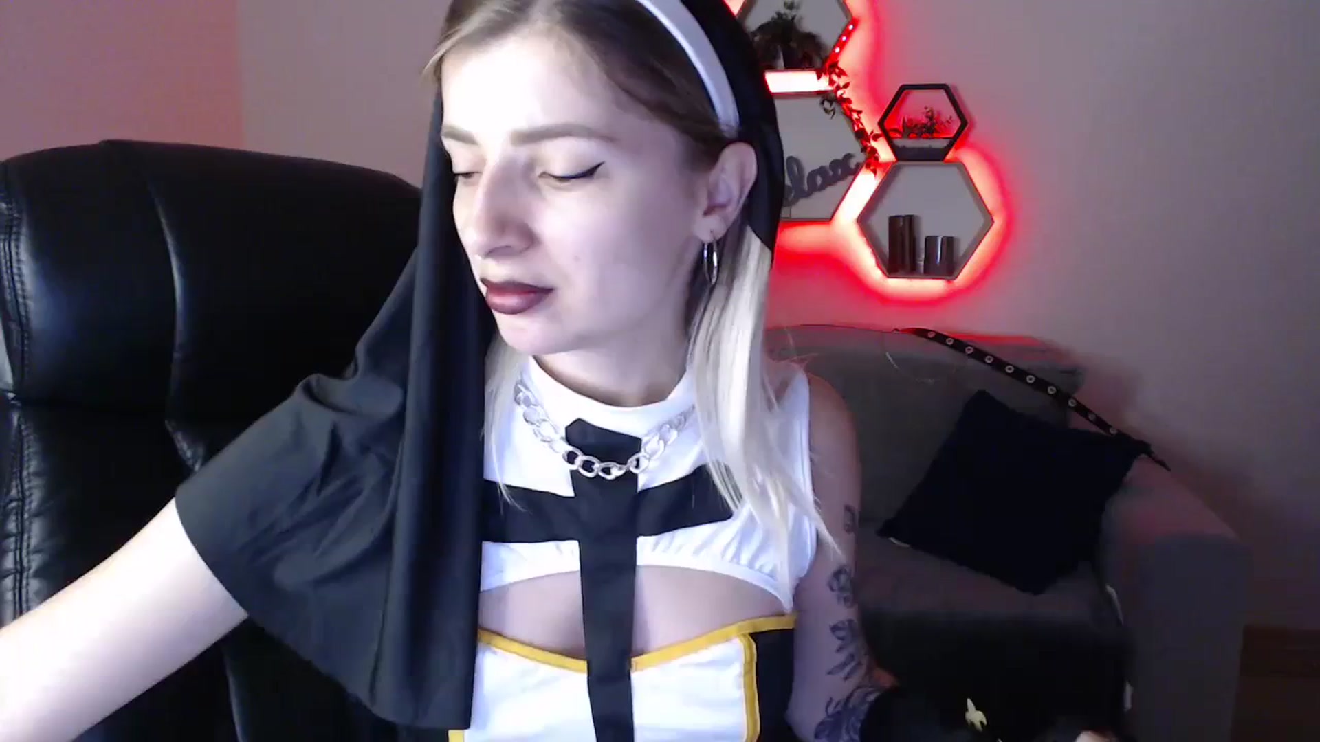 Gallery image thumbnail from NanaFox's myfreecams stream on, 10/31/2023, 10:27 image 12 of 20