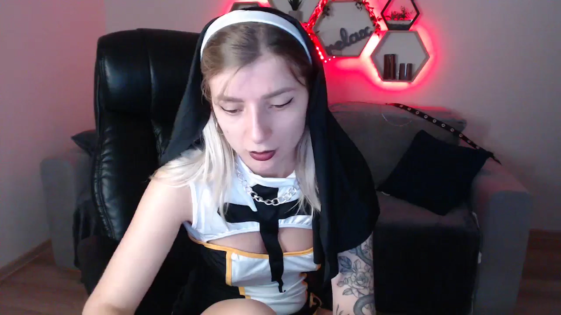 Gallery image thumbnail from NanaFox's myfreecams stream on, 10/31/2023, 10:27 image 17 of 20