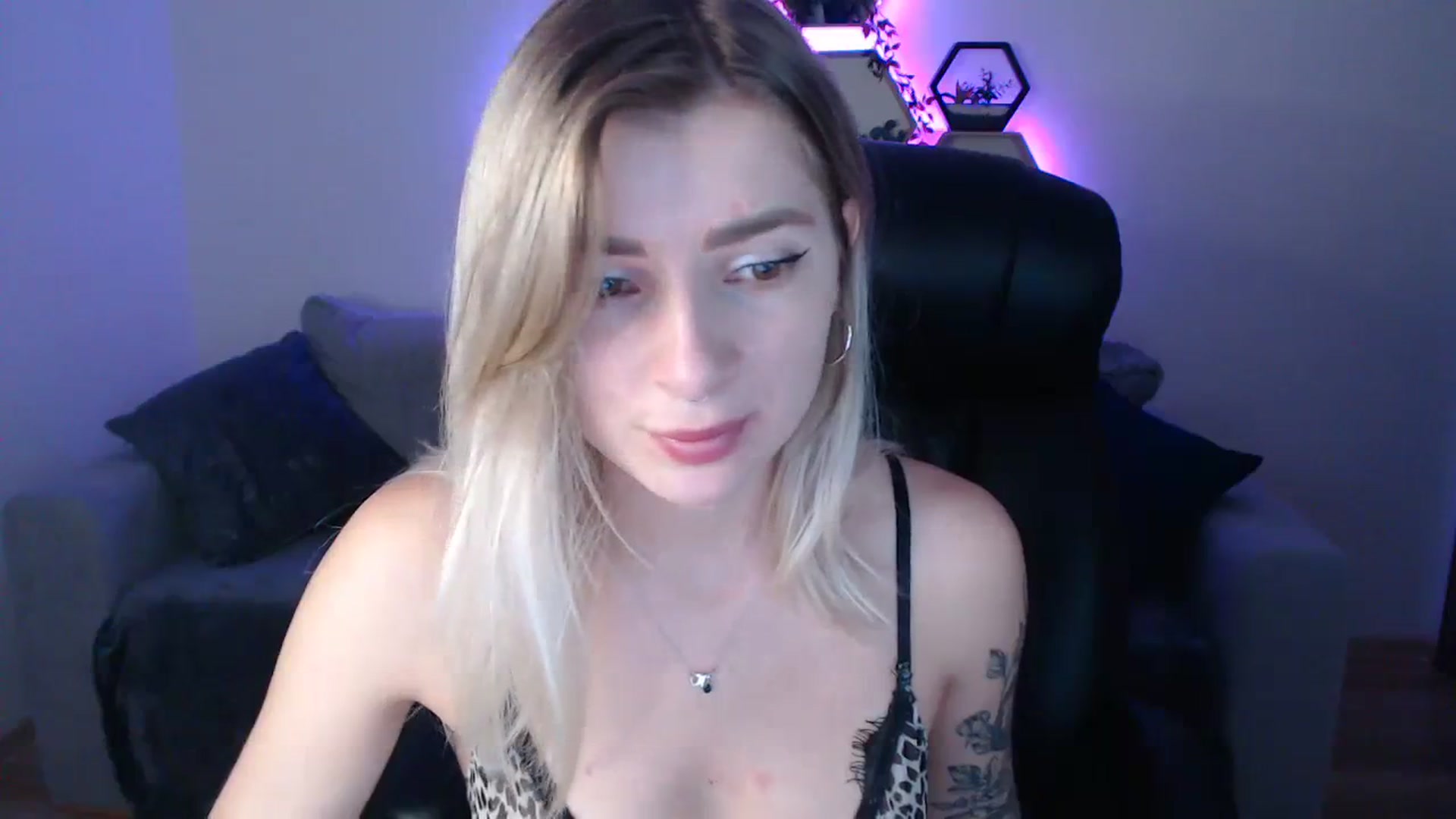 Gallery image thumbnail from NanaFox's myfreecams stream on, 11/08/2023, 11:05 image 10 of 20