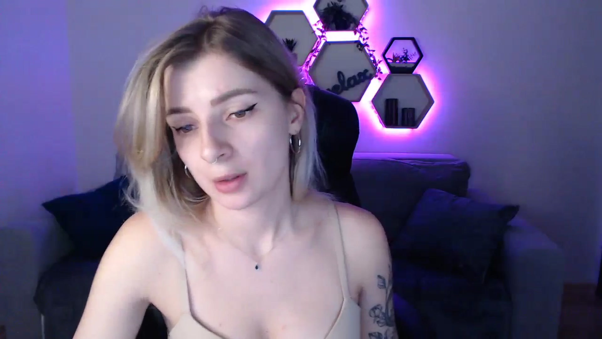 Gallery image thumbnail from NanaFox's myfreecams stream on, 11/11/2023, 12:47 image 15 of 20