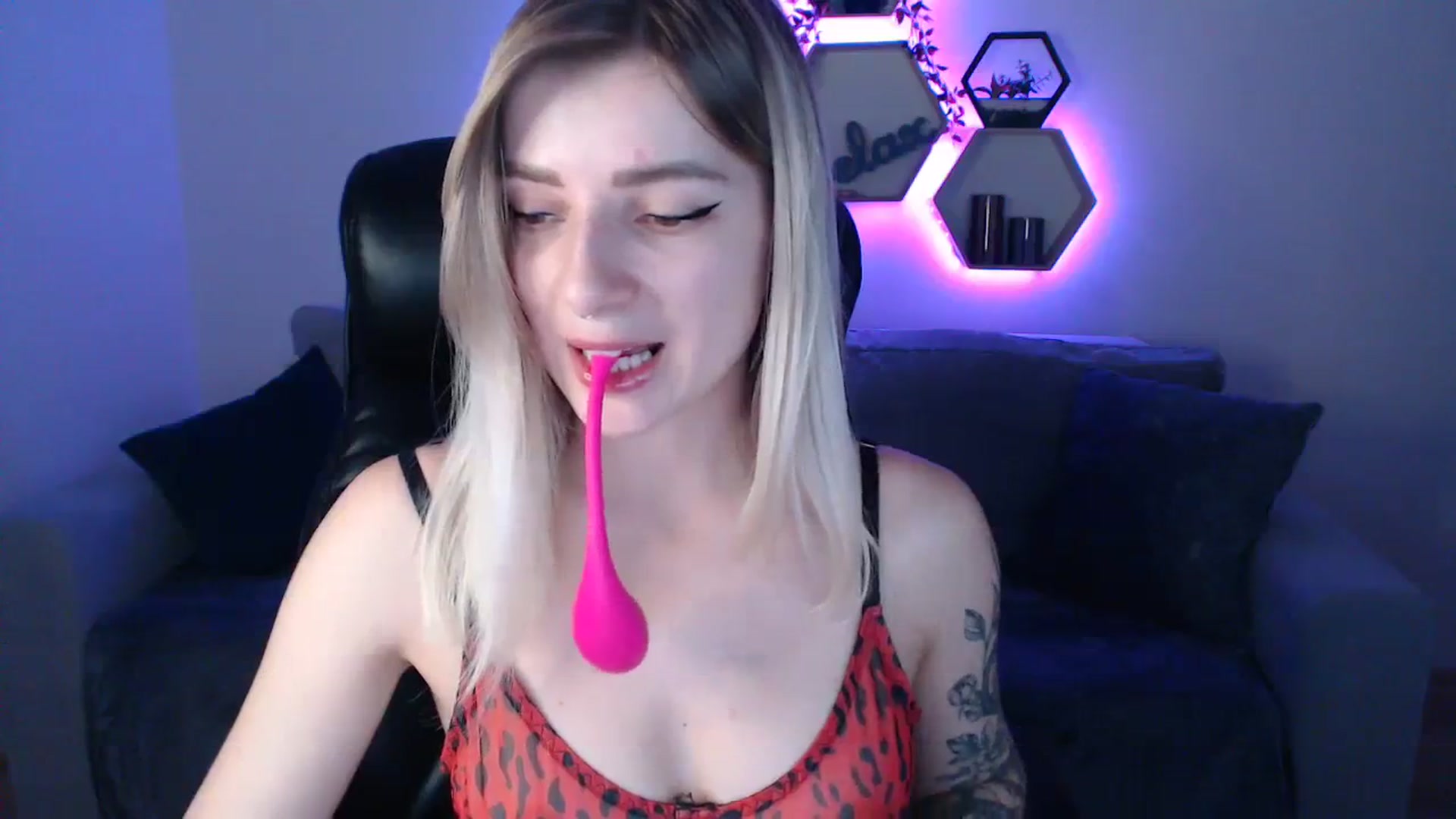 Gallery image thumbnail from NanaFox's myfreecams stream on, 11/22/2023, 13:07 image 7 of 20