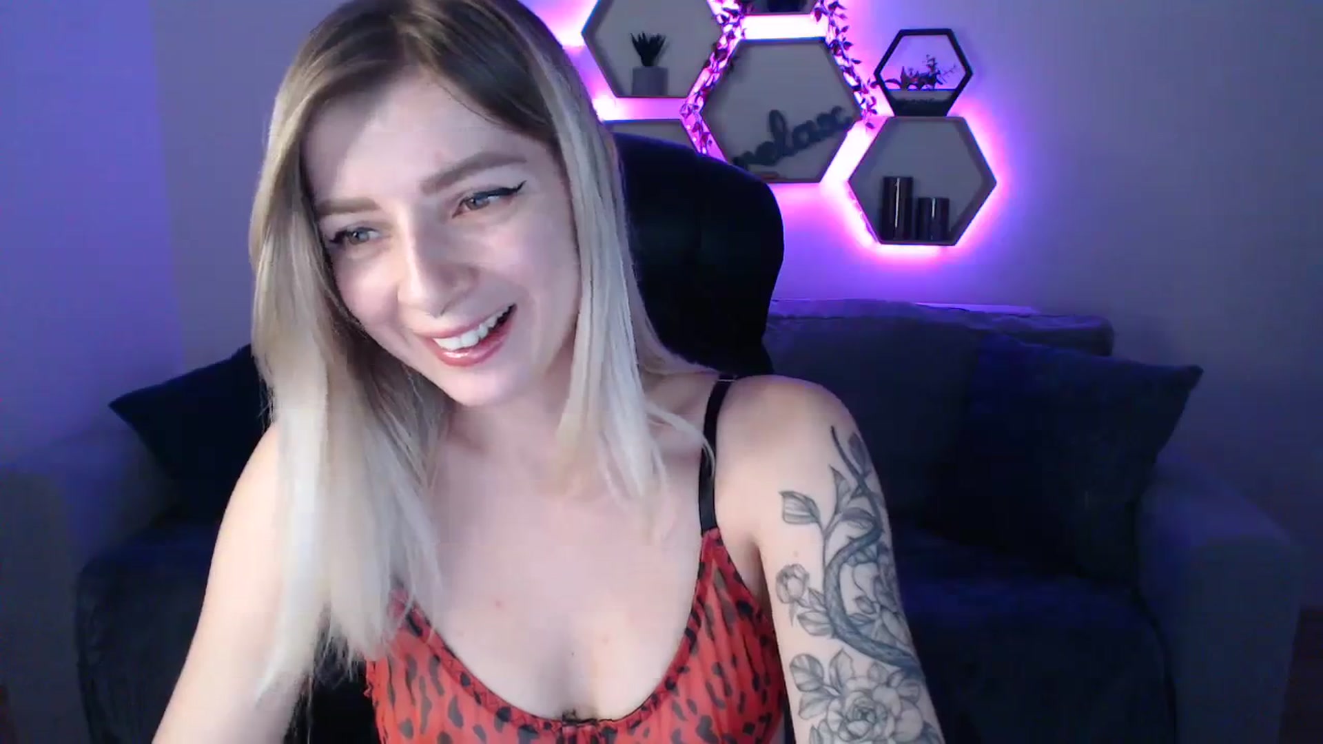 Gallery image thumbnail from NanaFox's myfreecams stream on, 11/22/2023, 13:07 image 8 of 20
