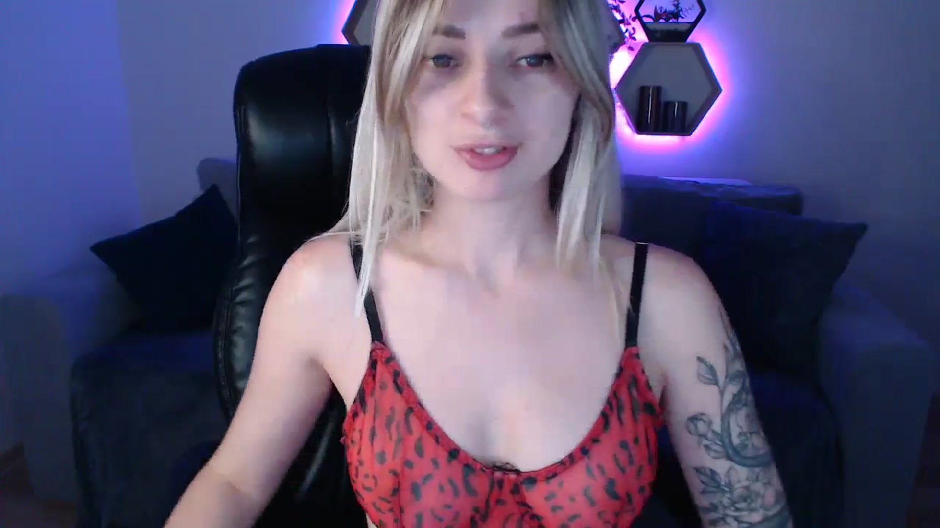 Gallery image thumbnail from NanaFox's myfreecams stream on, 11/22/2023, 14:49 image 4 of 20