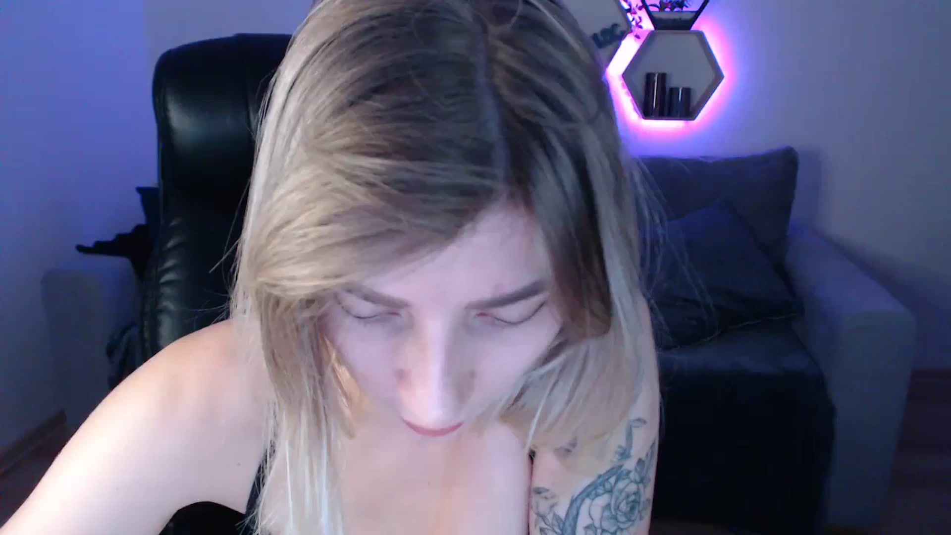Gallery image thumbnail from NanaFox's myfreecams stream on, 11/24/2023, 12:34 image 2 of 20