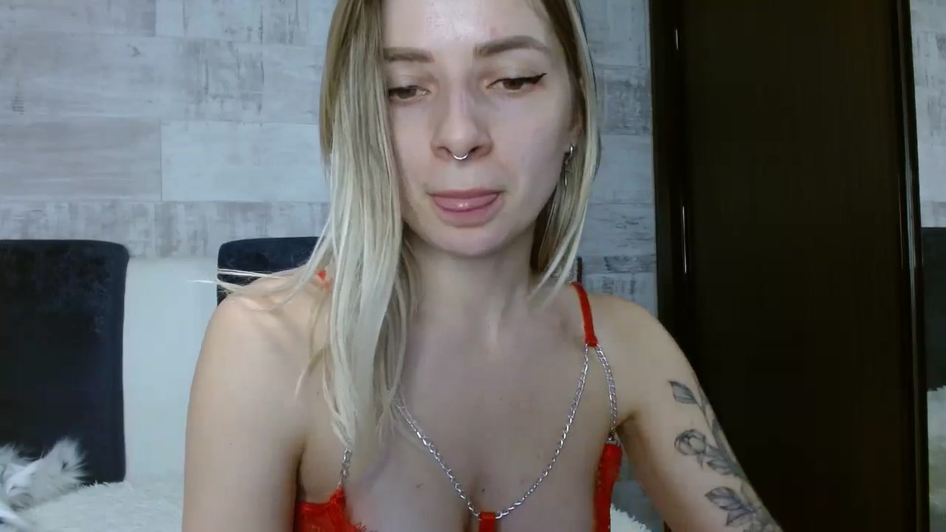 Gallery image thumbnail from NanaFox's myfreecams stream on, 12/08/2023, 14:24 image 5 of 20