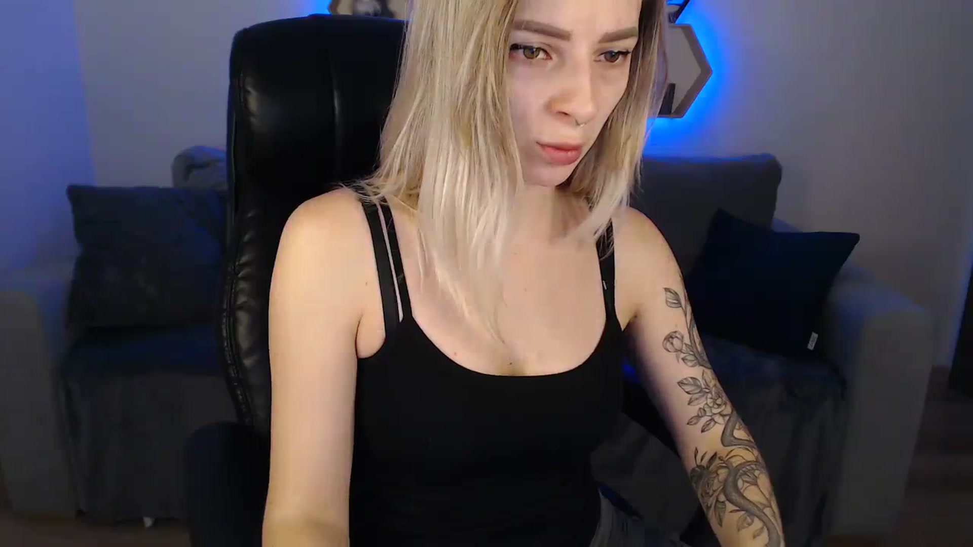 Gallery image thumbnail from NanaFox's myfreecams stream on, 12/11/2023, 09:16 image 13 of 20