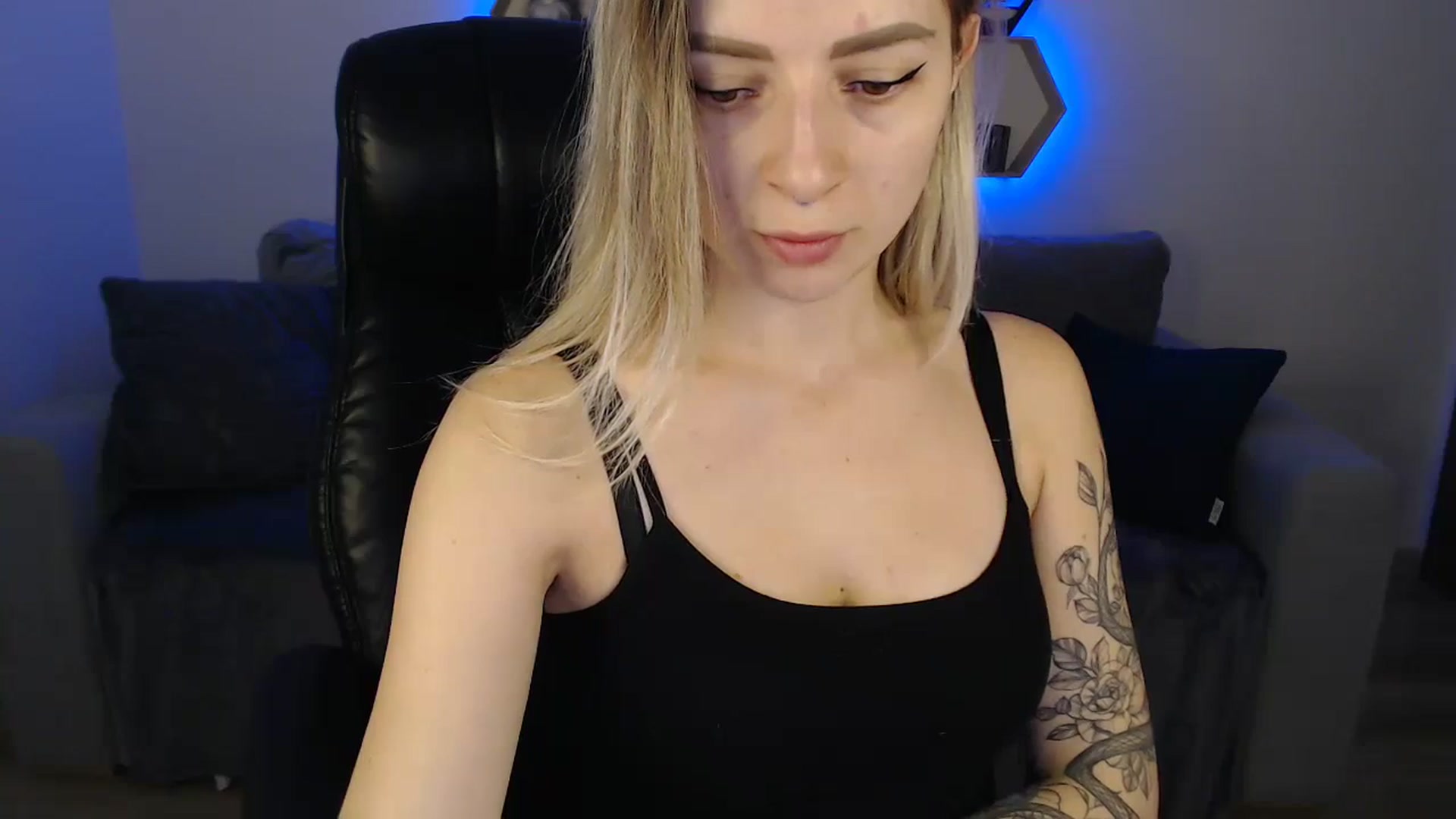 Gallery image thumbnail from NanaFox's myfreecams stream on, 12/11/2023, 09:16 image 2 of 20