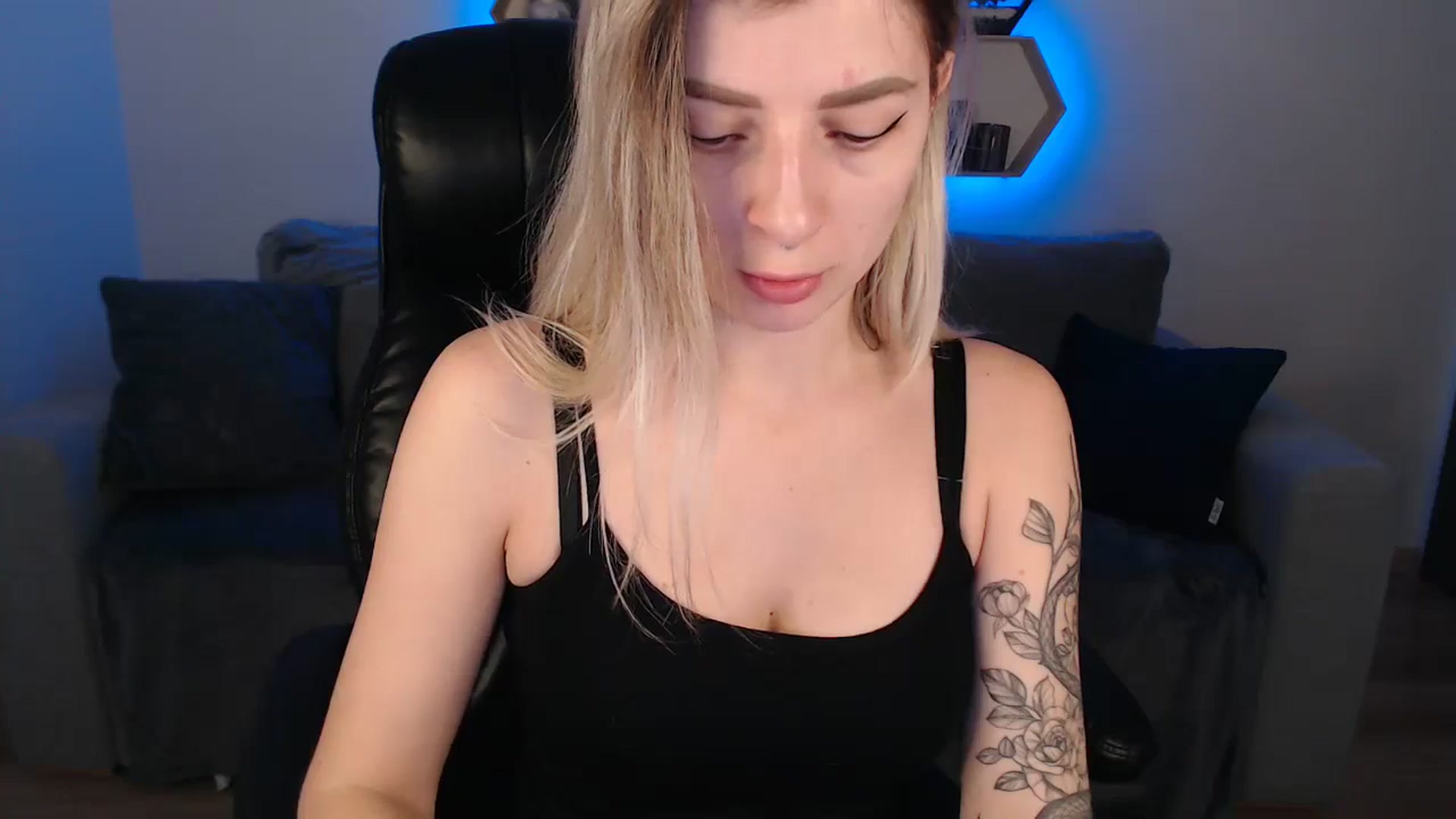 Gallery image thumbnail from NanaFox's myfreecams stream on, 12/11/2023, 09:16 image 6 of 20