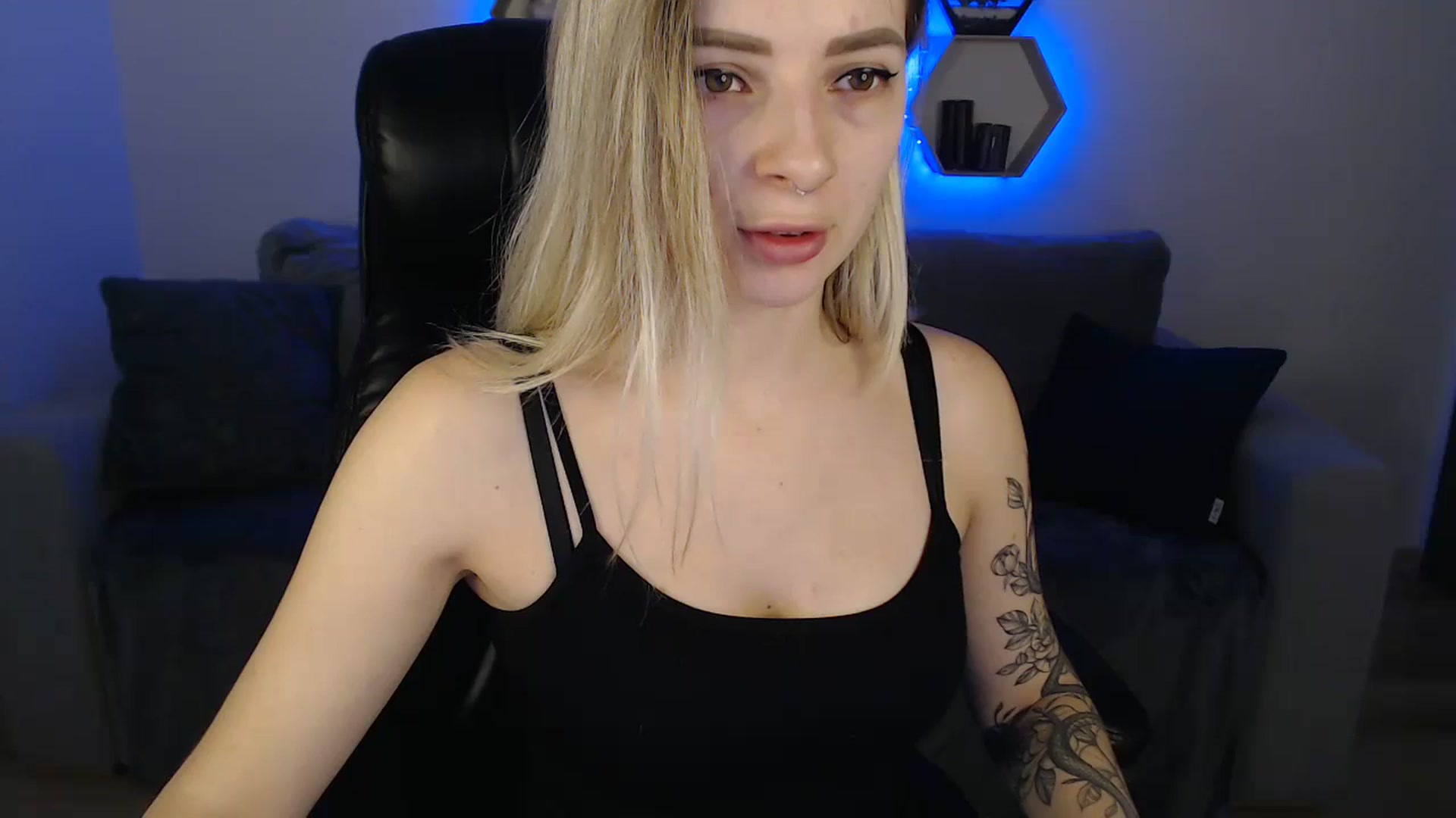 Gallery image thumbnail from NanaFox's myfreecams stream on, 12/11/2023, 09:16 image 4 of 20