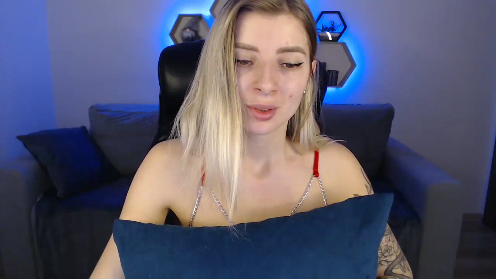 Gallery image thumbnail from NanaFox's myfreecams stream on, 12/12/2023, 10:27 image 10 of 20