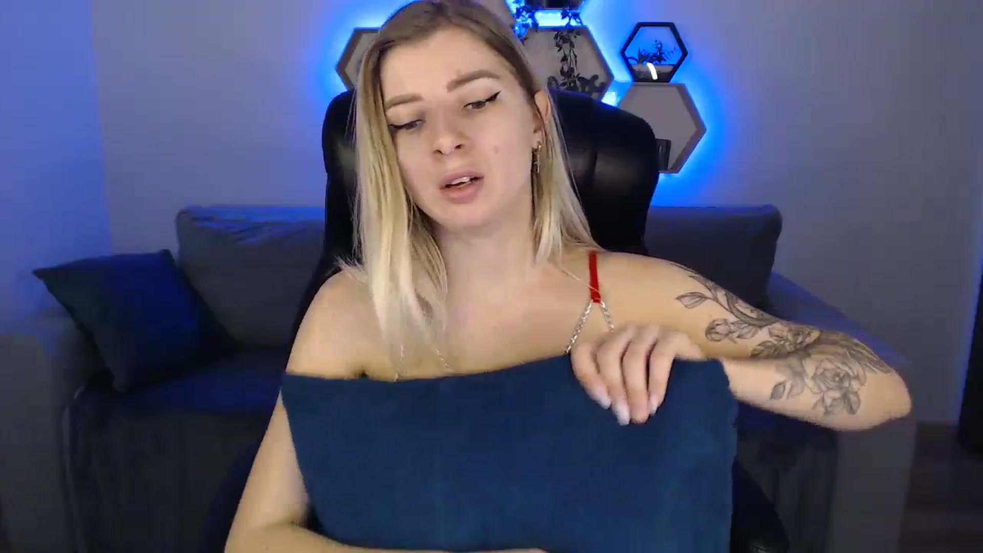 Gallery image thumbnail from NanaFox's myfreecams stream on, 12/12/2023, 10:27 image 11 of 20