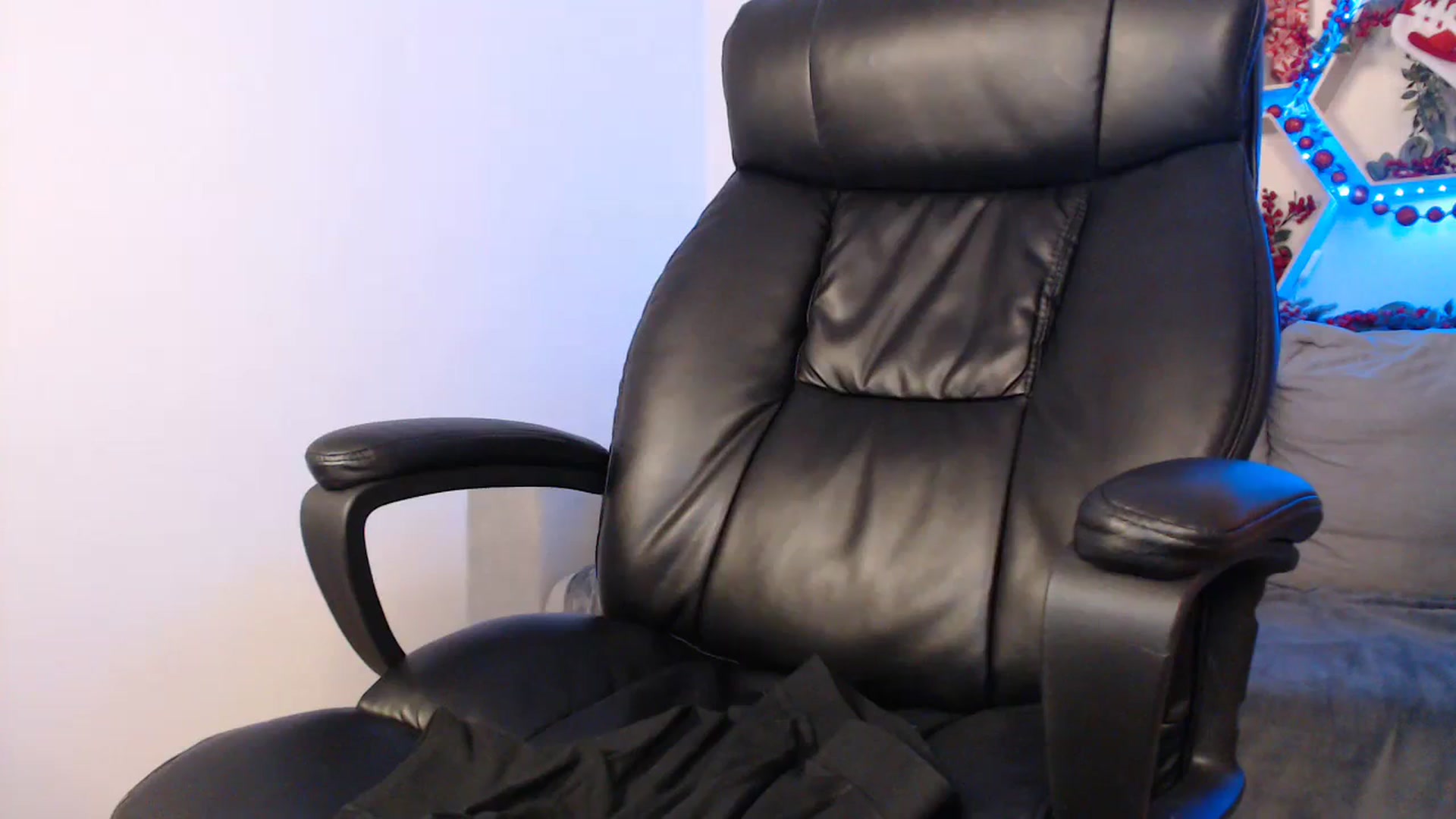 Gallery image thumbnail from NanaFox's myfreecams stream on, 12/18/2023, 14:28 image 12 of 20