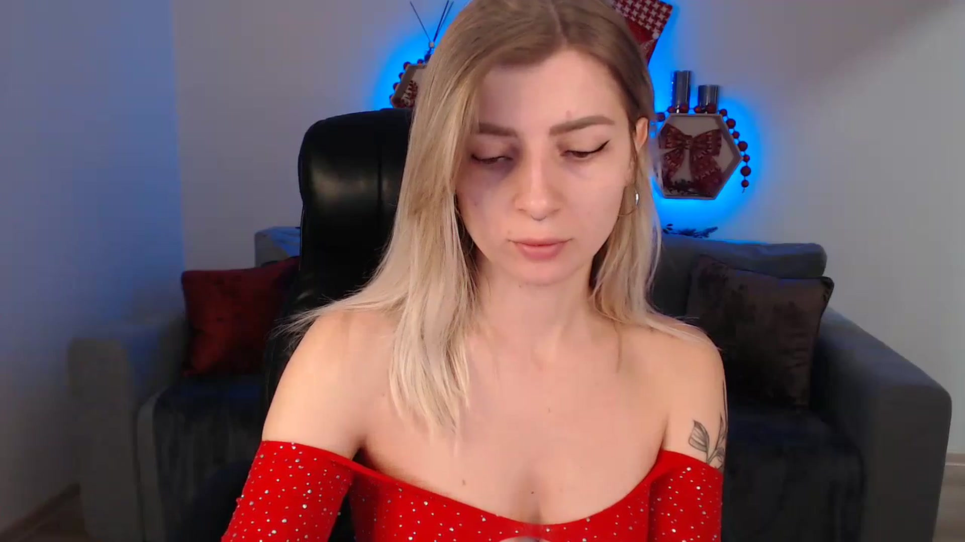 Gallery image thumbnail from NanaFox's myfreecams stream on, 12/19/2023, 09:39 image 13 of 20