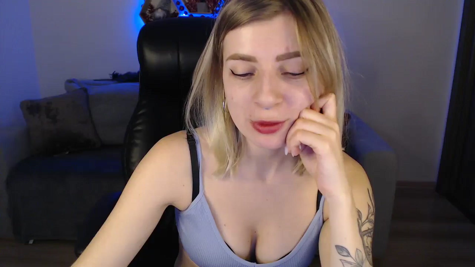 Gallery image thumbnail from NanaFox's myfreecams stream on, 01/04/2024, 11:50 image 10 of 20
