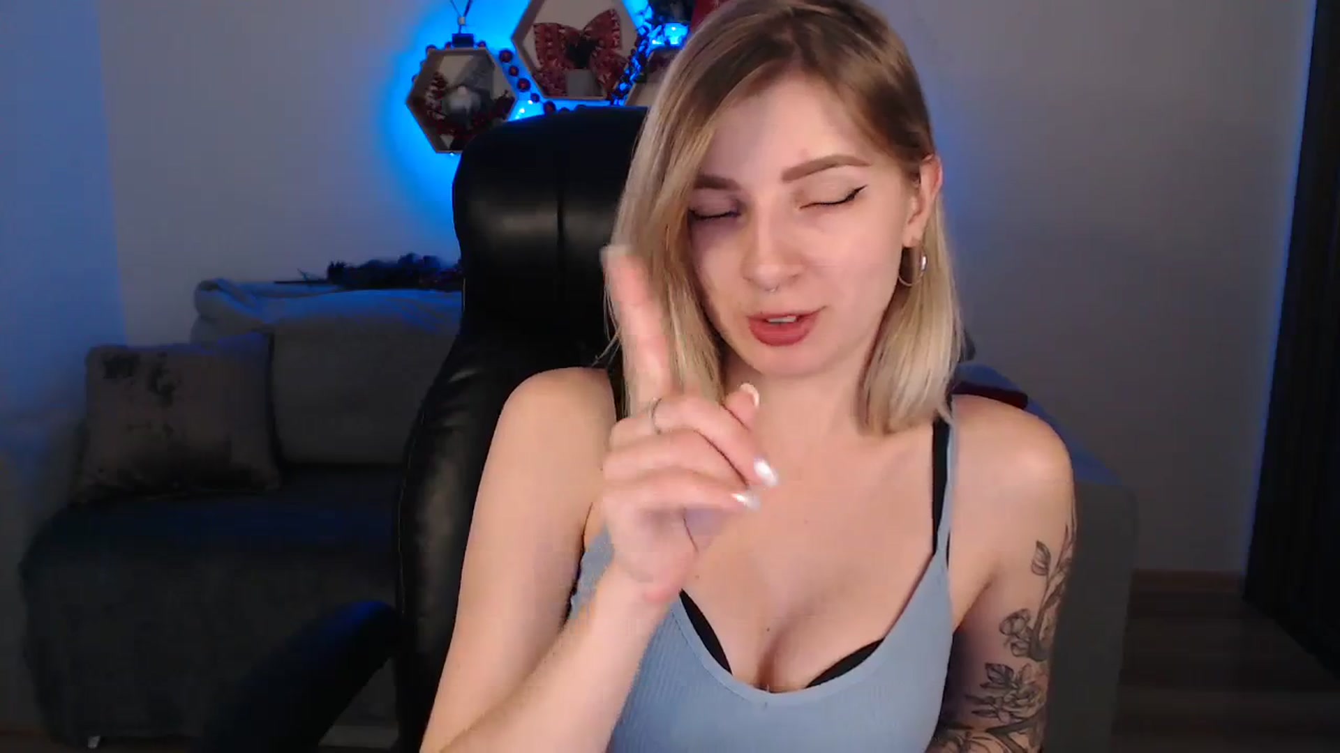 Gallery image thumbnail from NanaFox's myfreecams stream on, 01/04/2024, 14:06 image 14 of 20